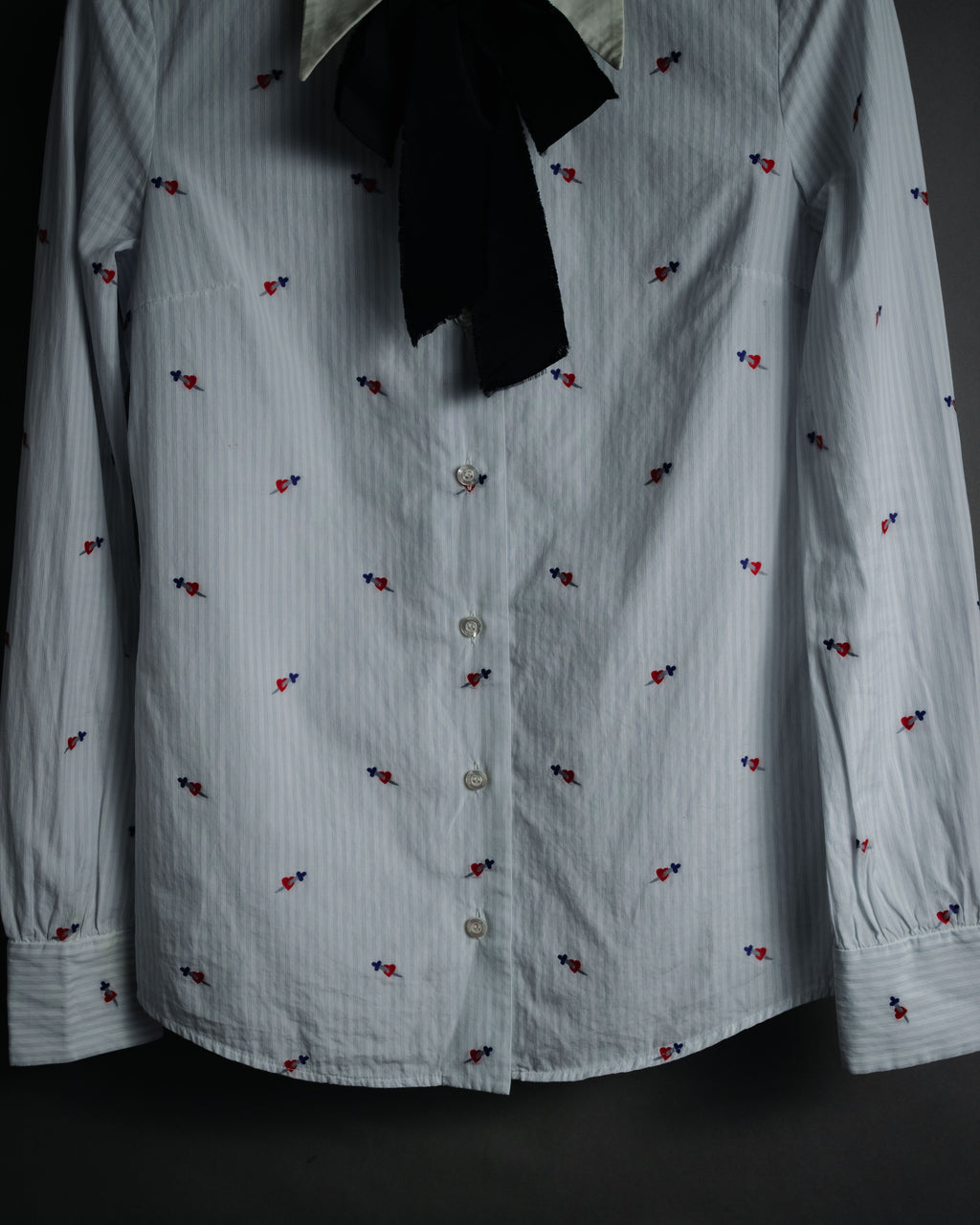 “GUCCI” 2017 heart and dagger embroidered bow tie shirt