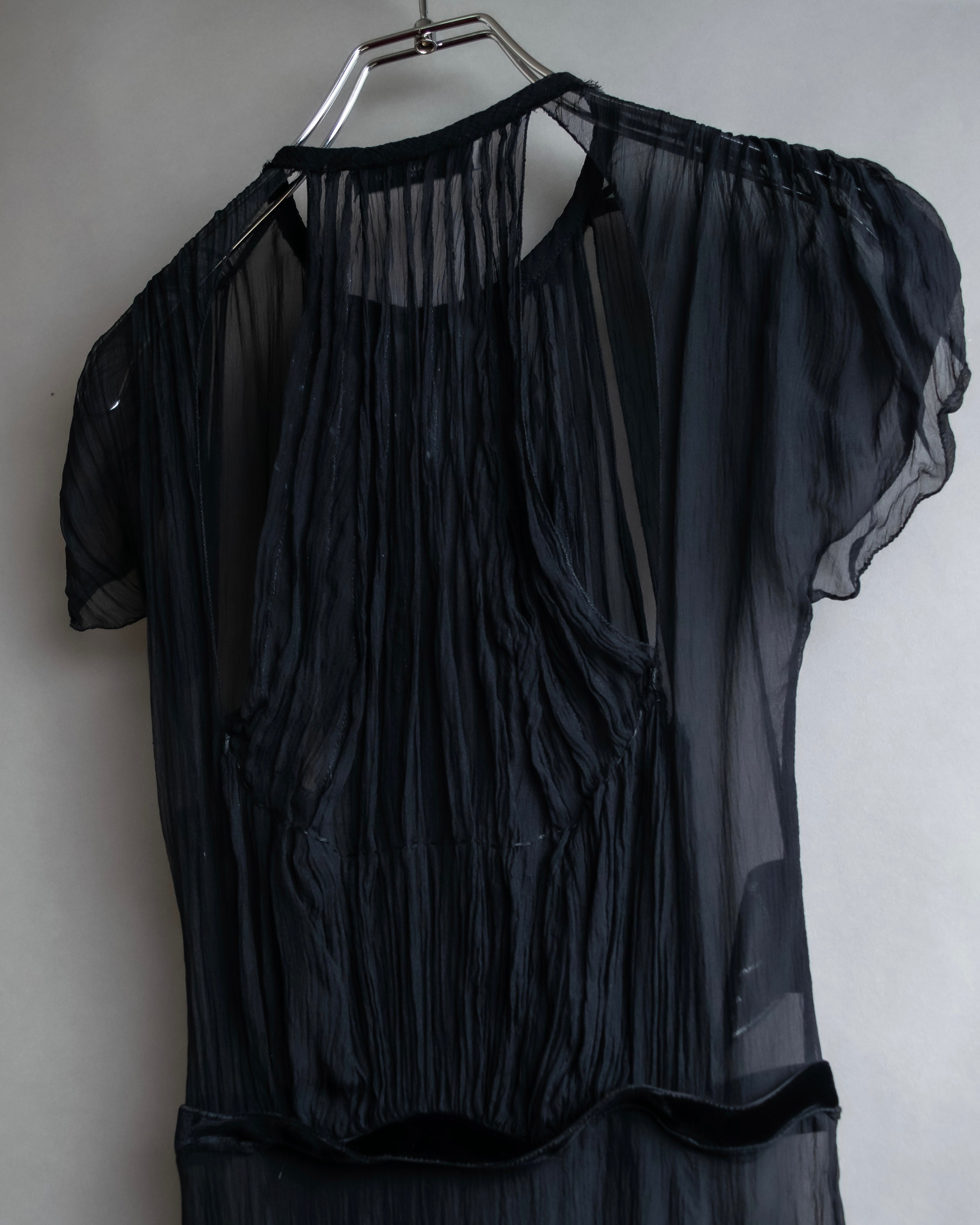 "PRADA" Gathered ribbon design puff sleeve dress