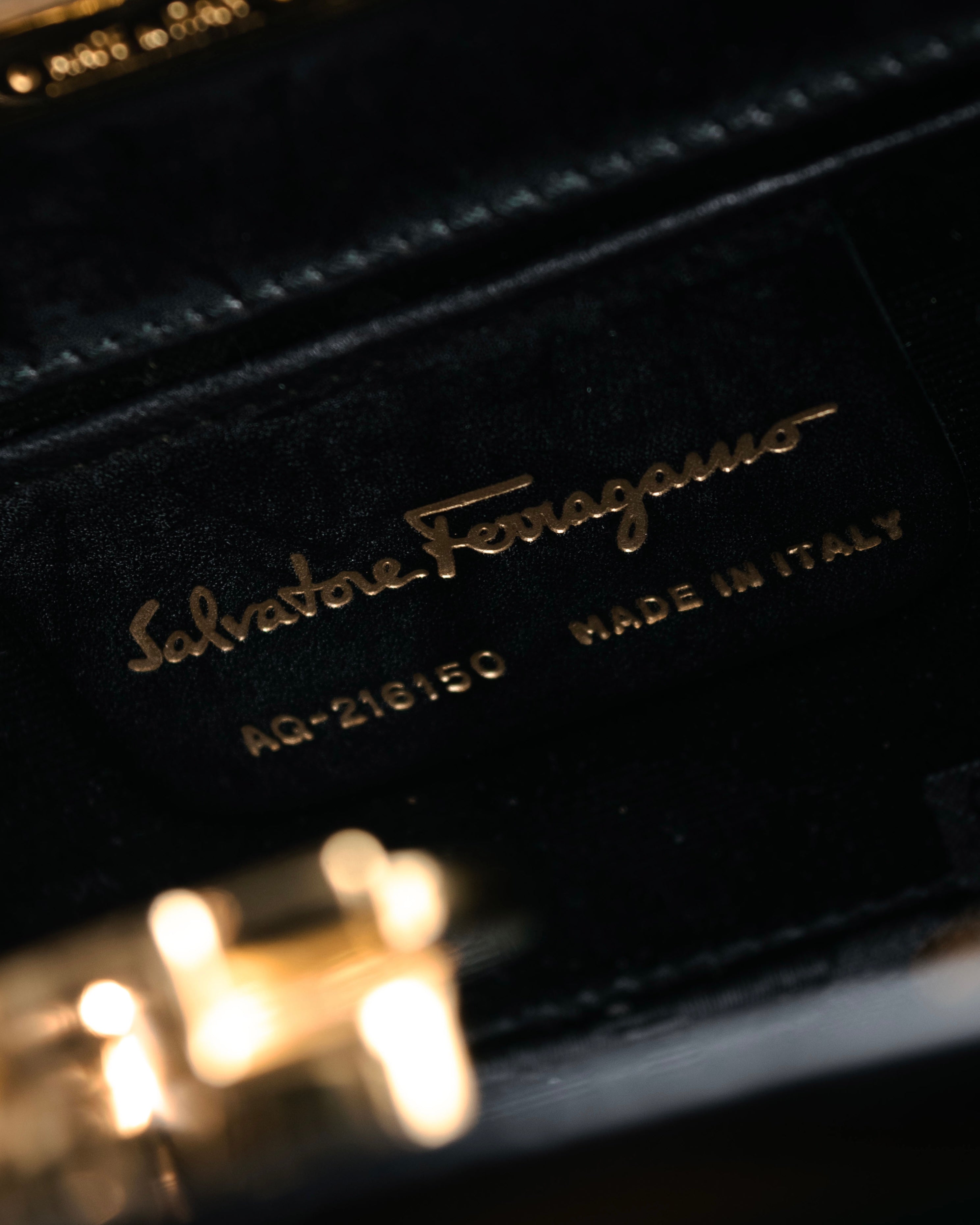 “Salvatore Ferragamo” 90’s Gancini half moon chain shoulder bag