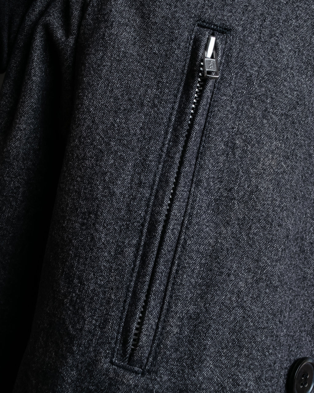 "tricot COMME des GARCONS" 
Double-breasted reversible fur tailored coat