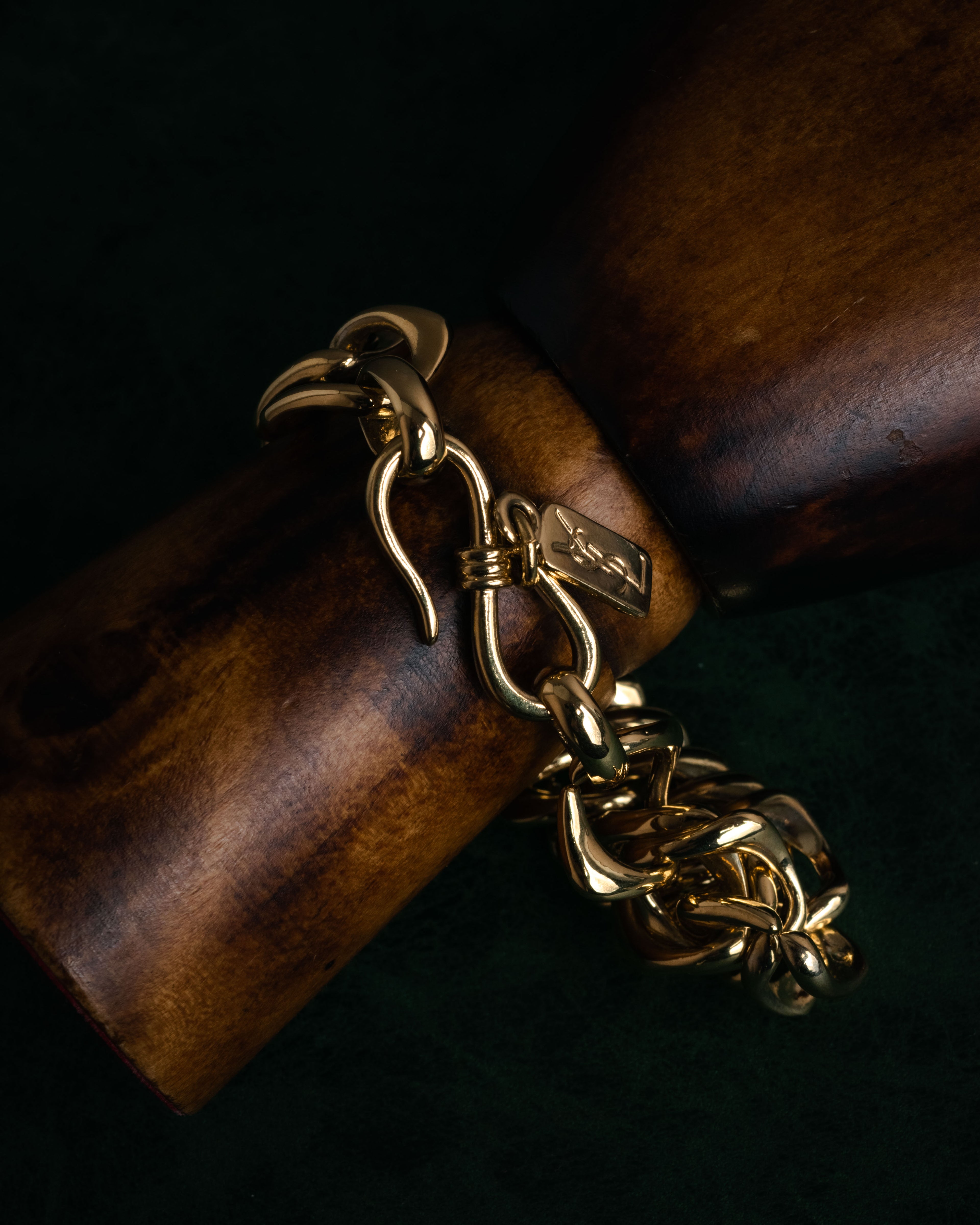 –SPECIAL– “Yves Saint Laurent” 90’s sculptural chain bracelet