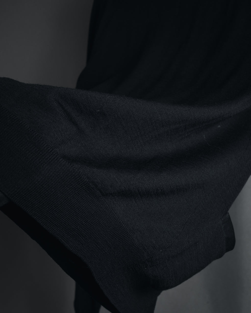 "JIL SANDER" 10’s minimalist satin covered buttons
wool cardigan