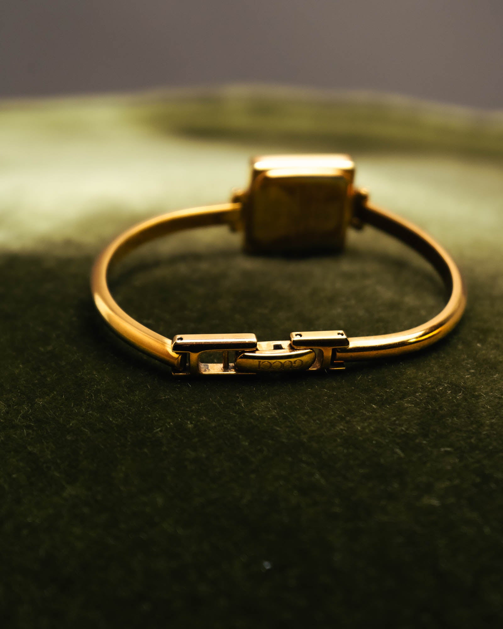 -SPECIAL- “GUCCI” 90’s-00’s 1900L gold tone bangle watch