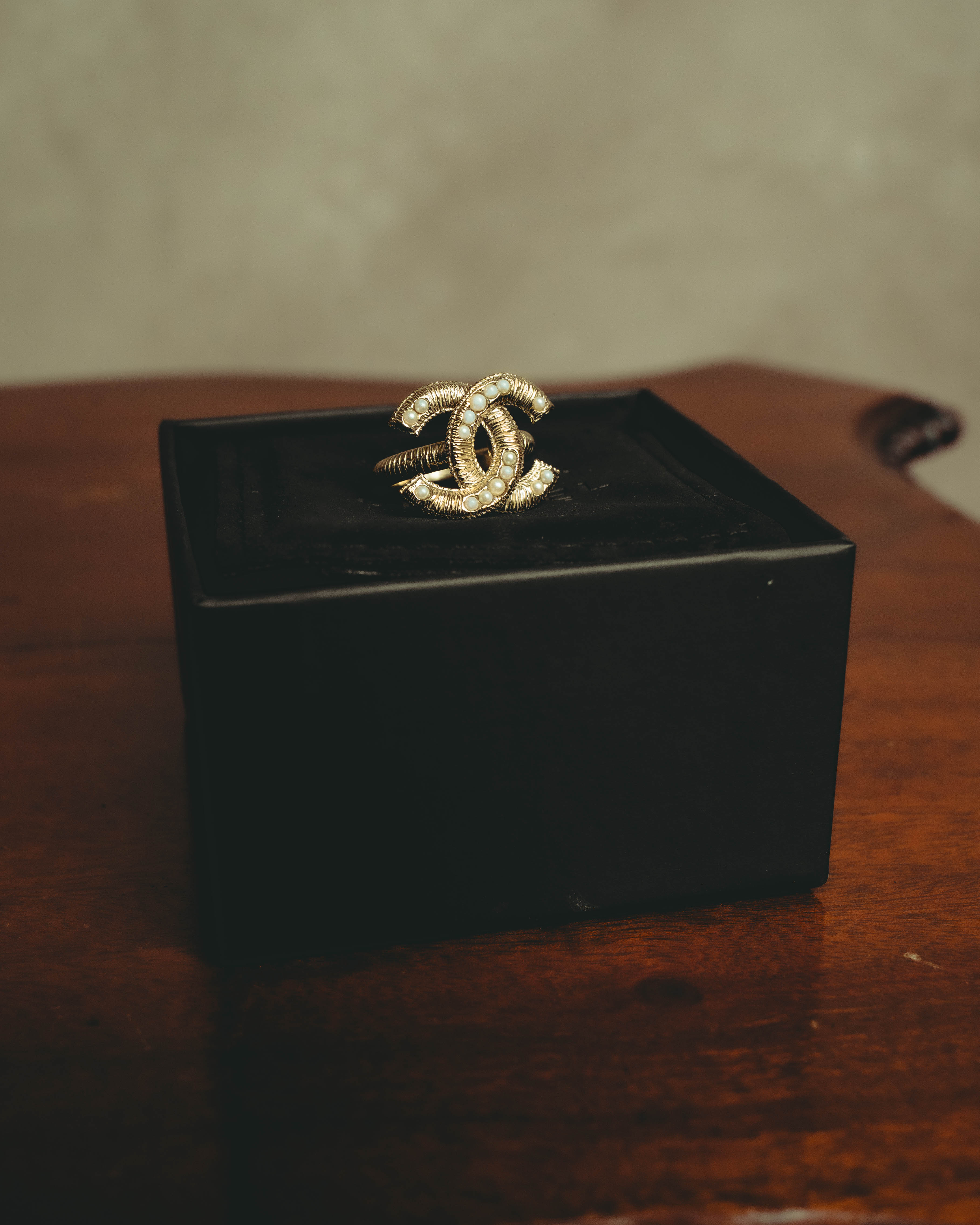 –SPECIAL– "CHANEL" Sculptural pearl double c costume ring