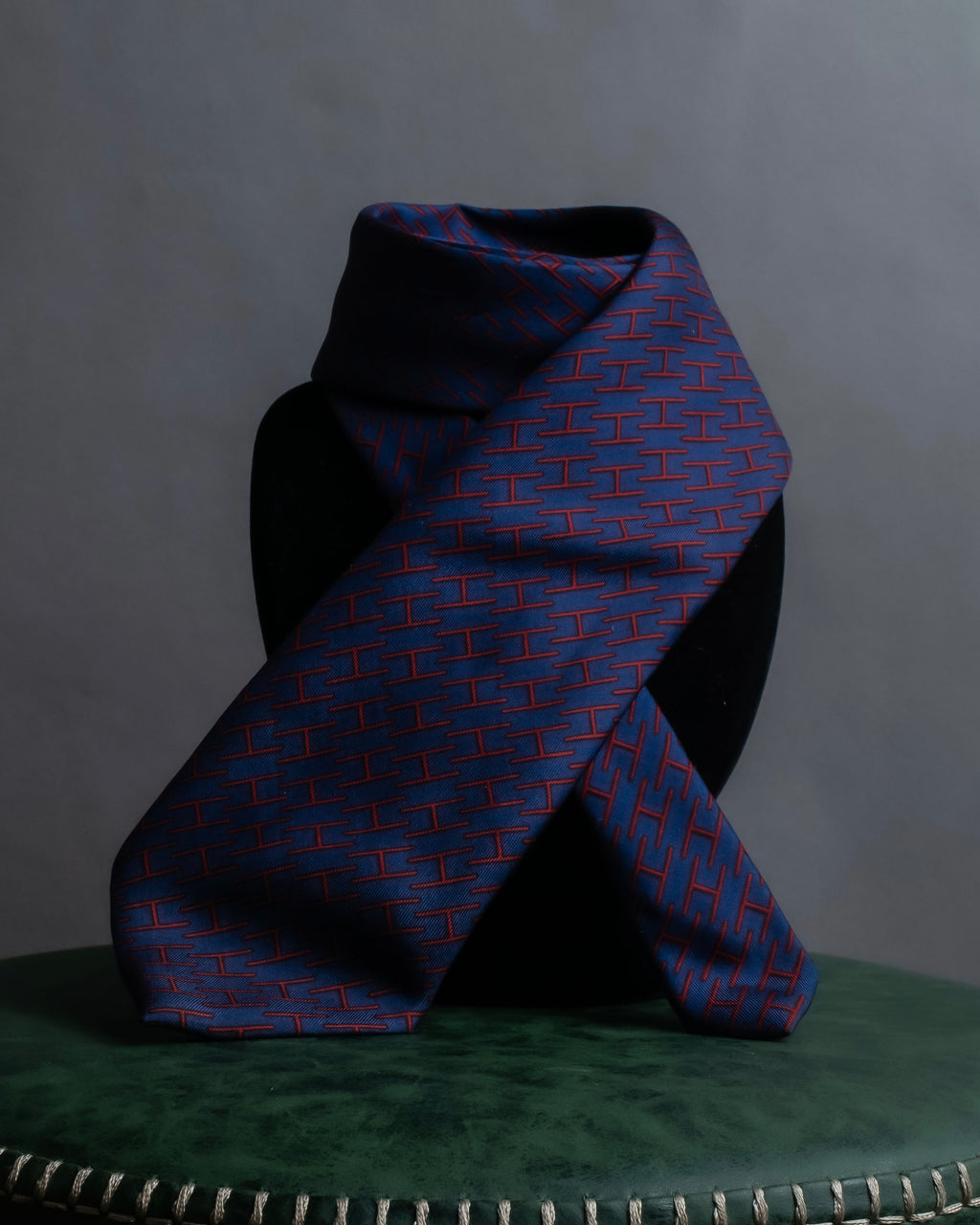 "HERMES" Geometric pattern H motif silk necktie