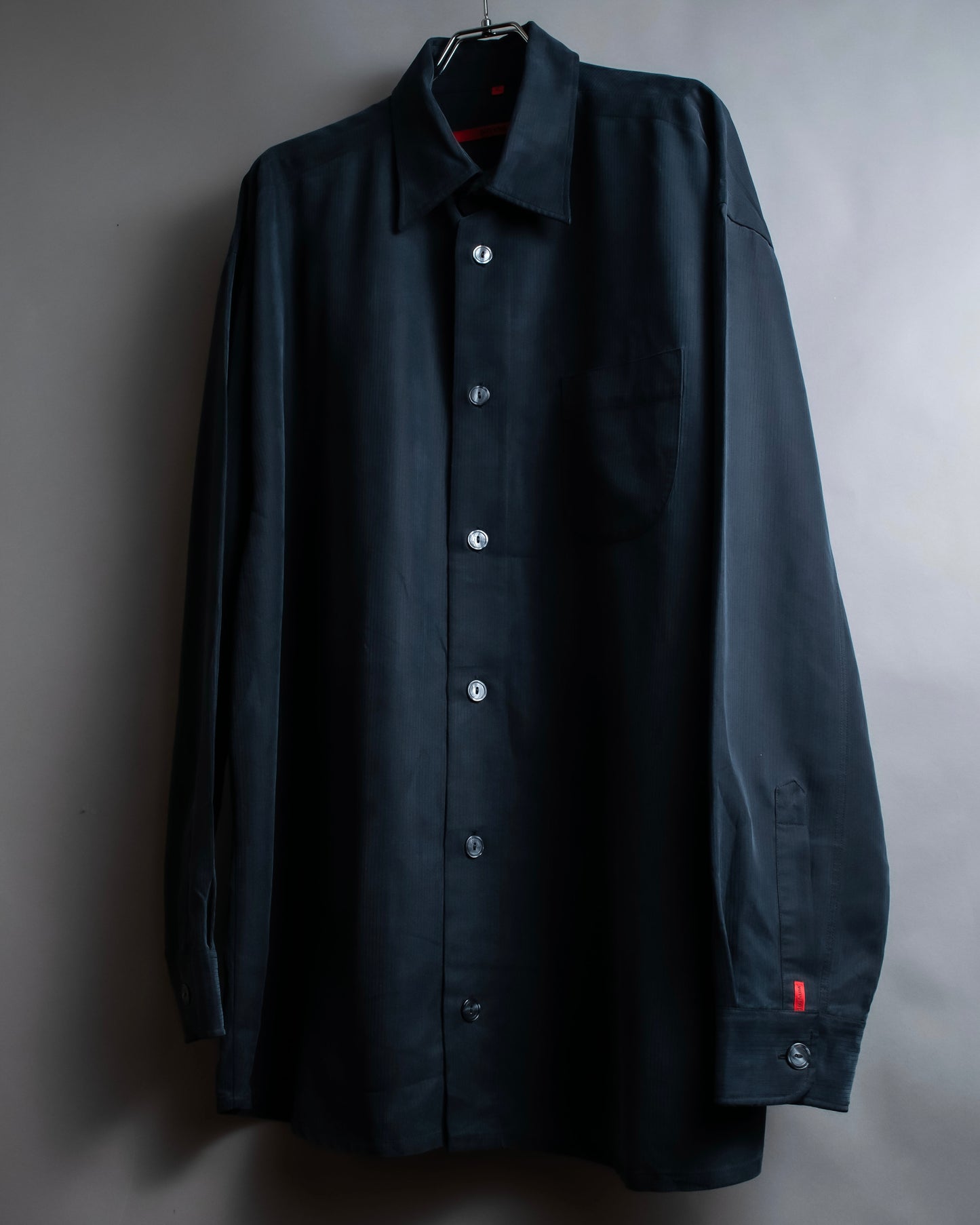 "SIGNUM" Vertical line relaxed fit black shirt