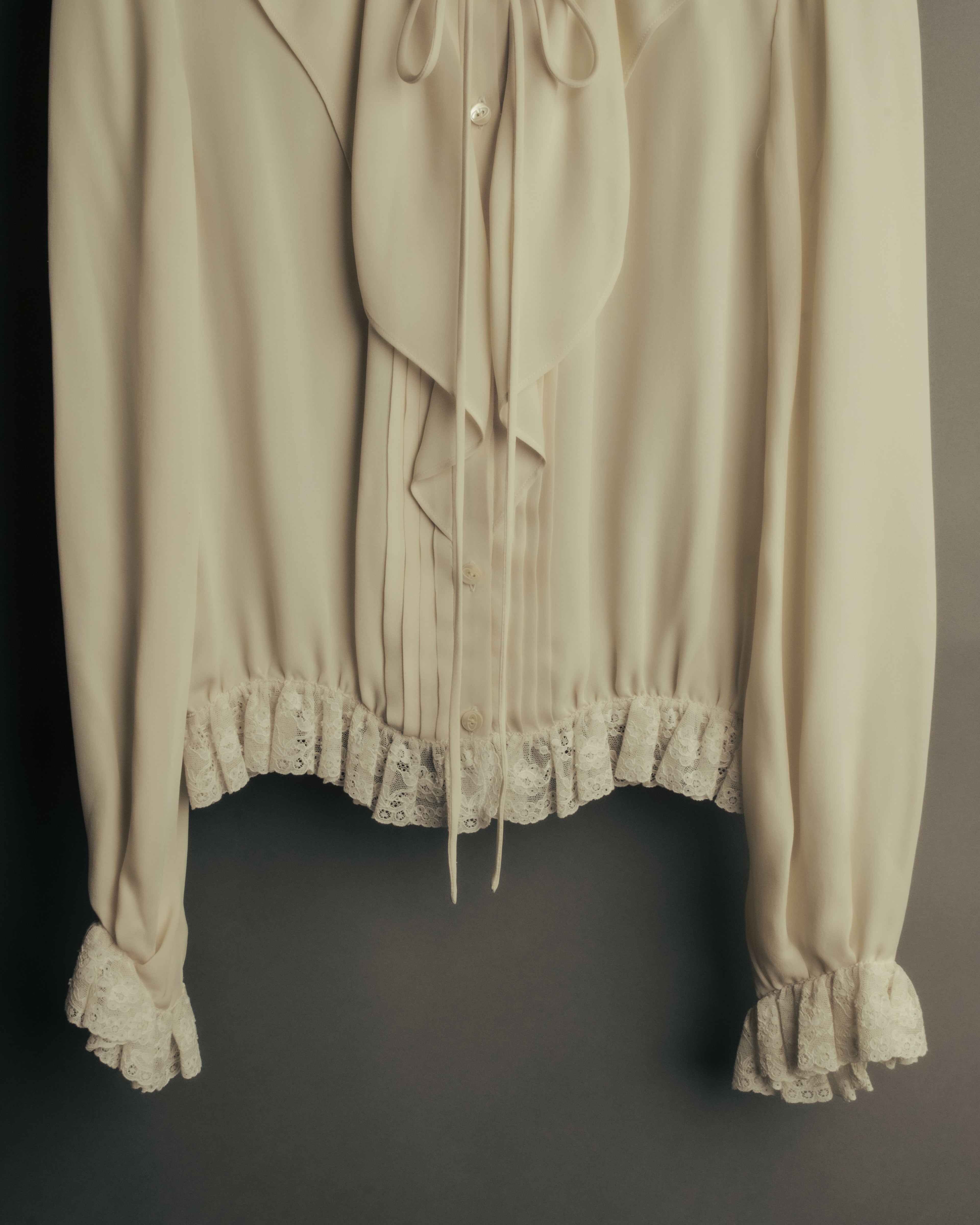 -SPECIAL- “VALENTINO” 1998-2008 Silk ruffled lace bow blouse