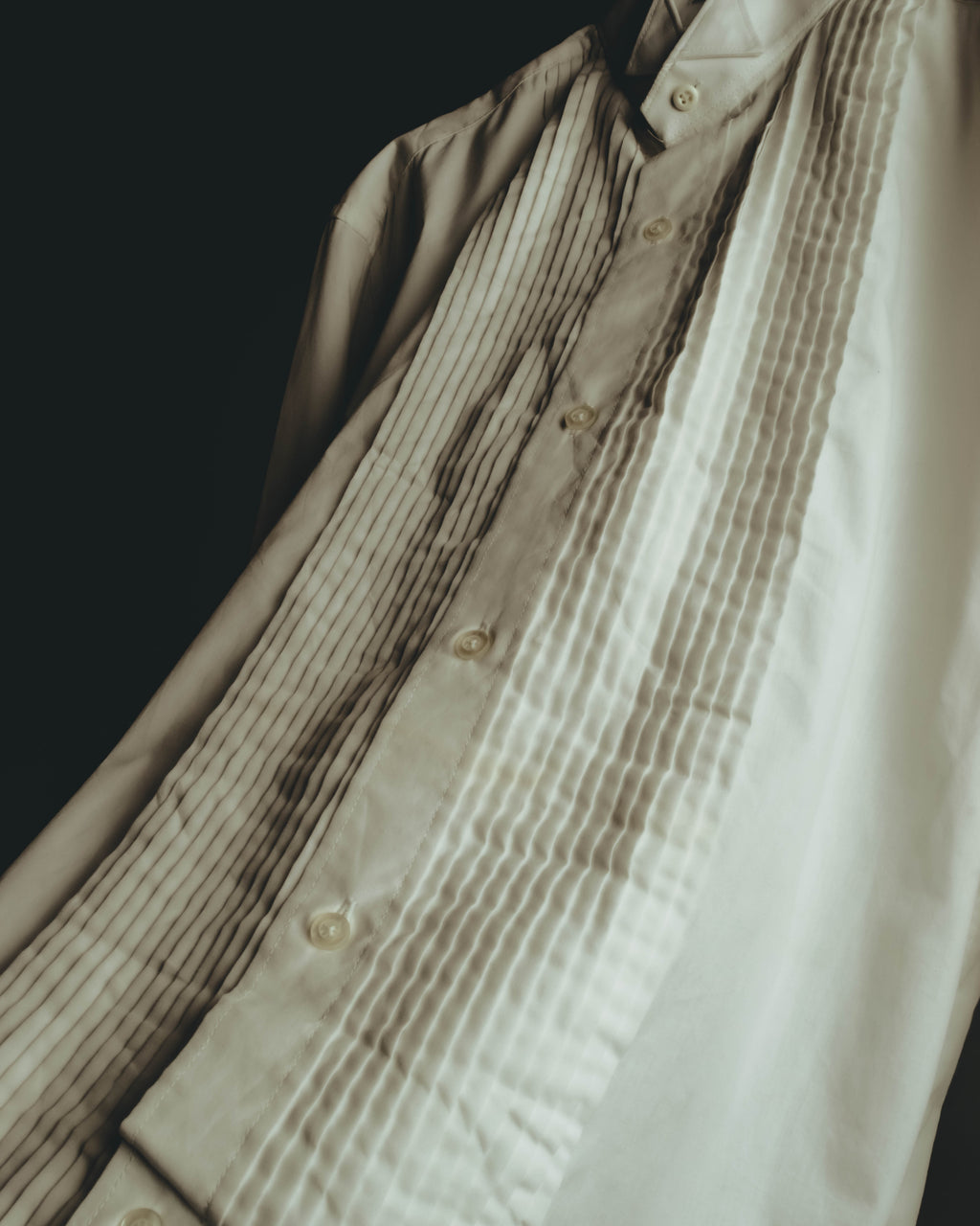 "Vintage" 90's-00's Pleated front tuxedo shirt