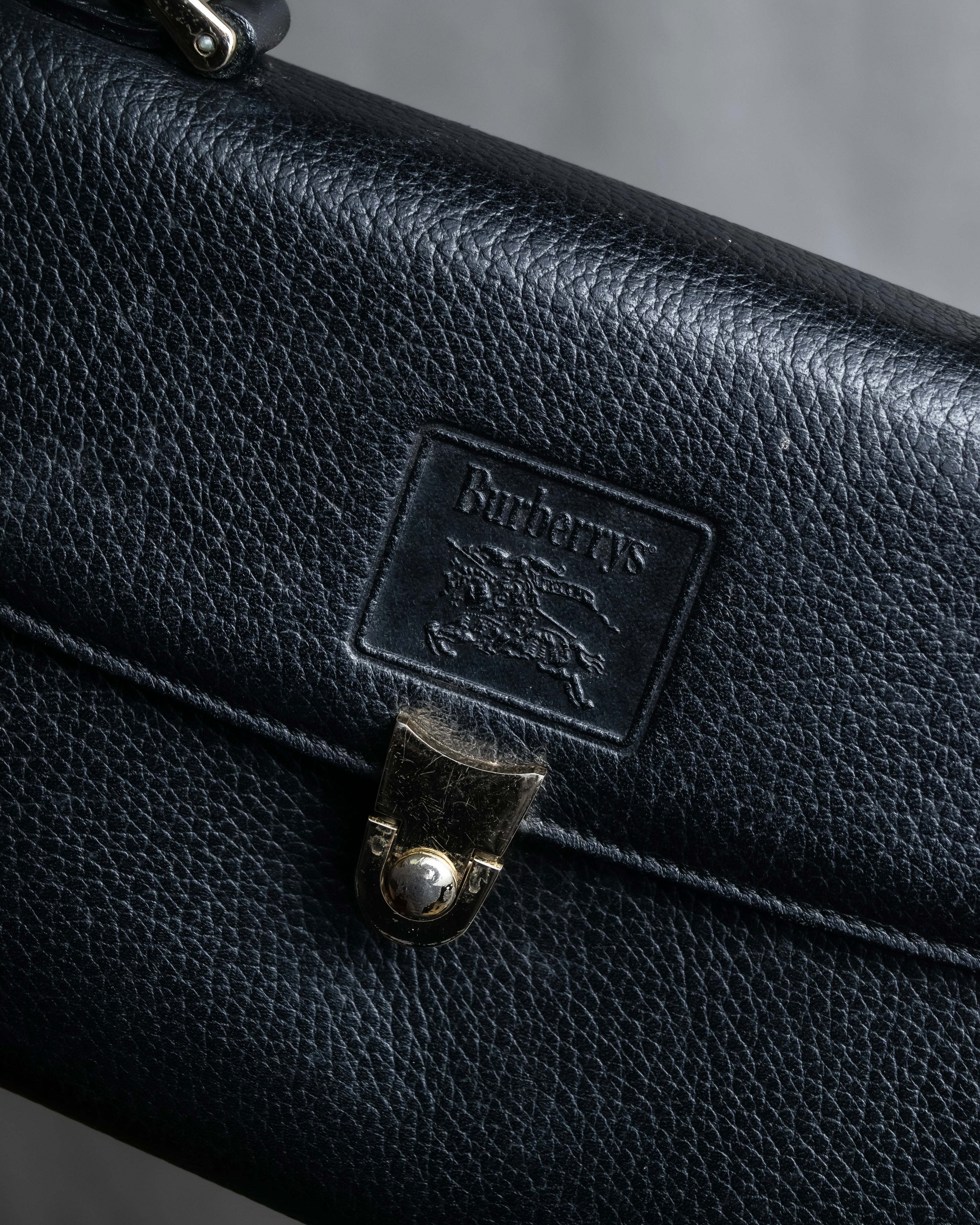 "BURBERRYS" Horizontal shape grained leather one-handle bag