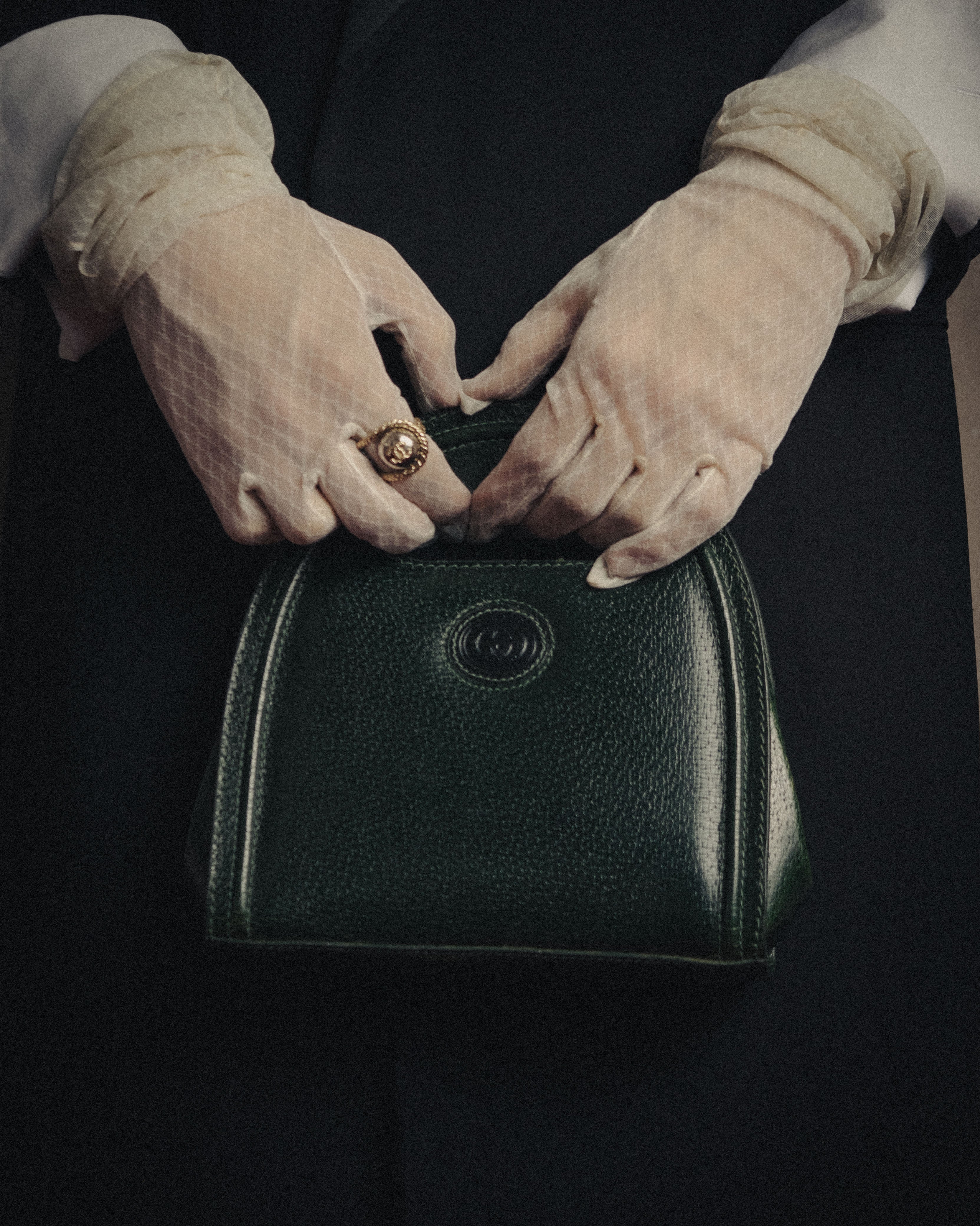 -SPECIAL- “GUCCI” 80’s old Gucci sculptural green leather handbag