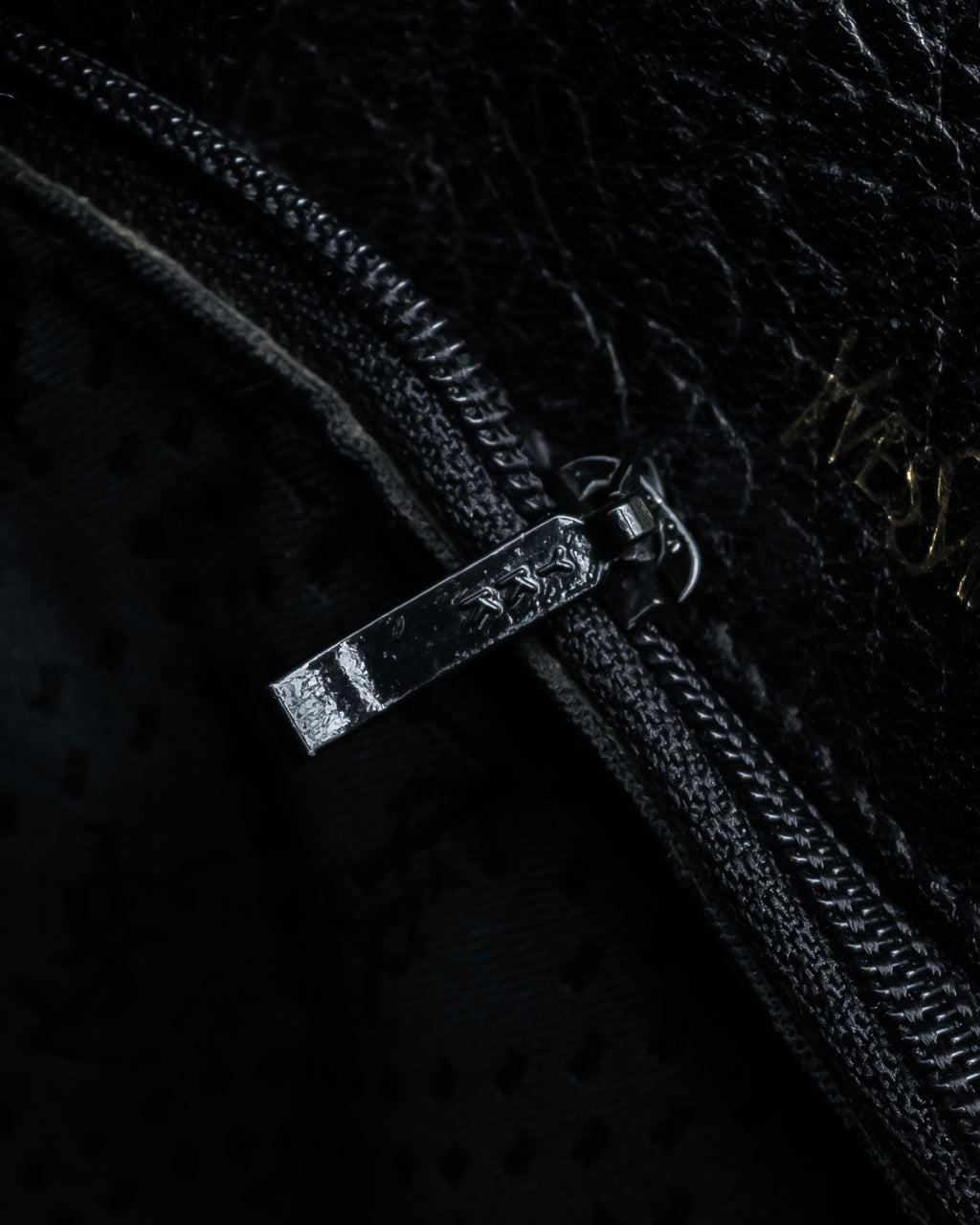 "YVES SAINT LAURENT" 80's-90's Wood toggle design pebbled leather bag