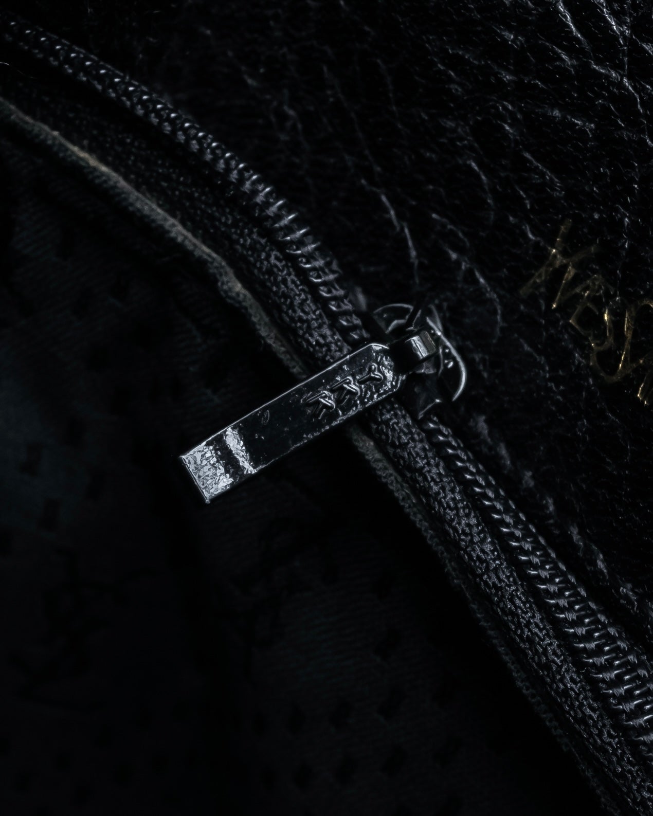 "YVES SAINT LAURENT" 80's-90's Wood toggle design pebbled leather bag