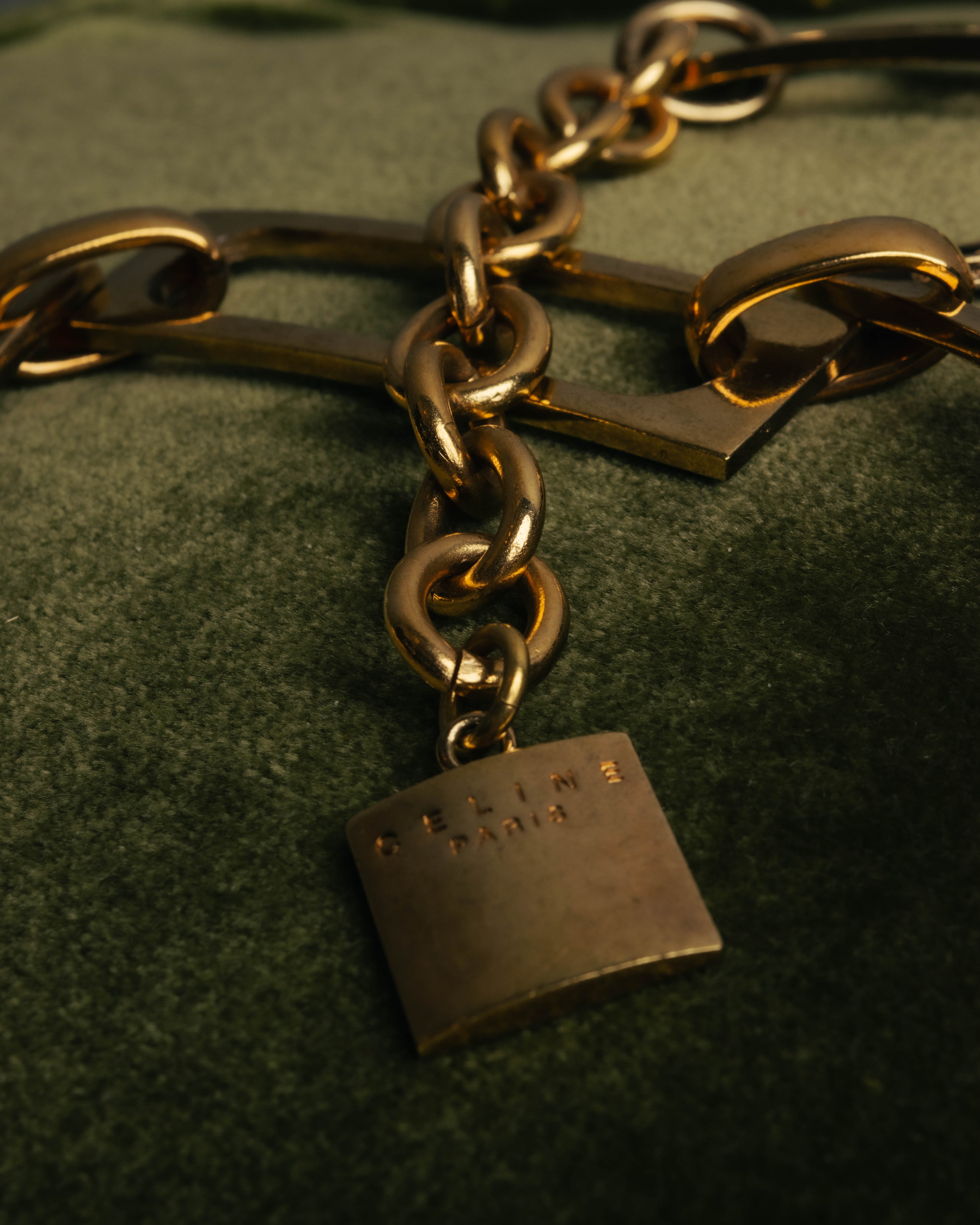"CELINE" 70's-80's Sulky motif gold metal chain belt