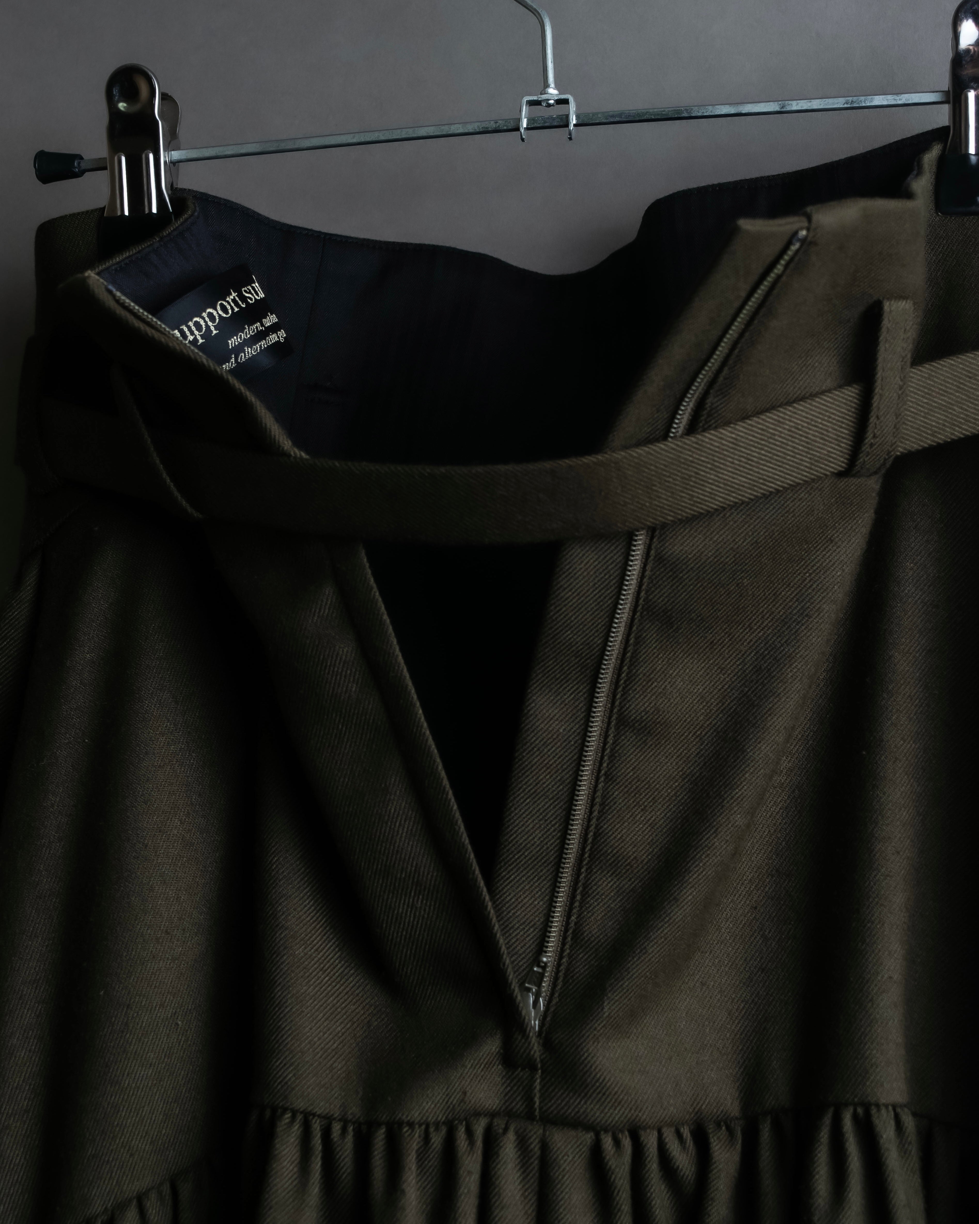 "SUPPORT SURFACE" Belted gather design flare long skirt