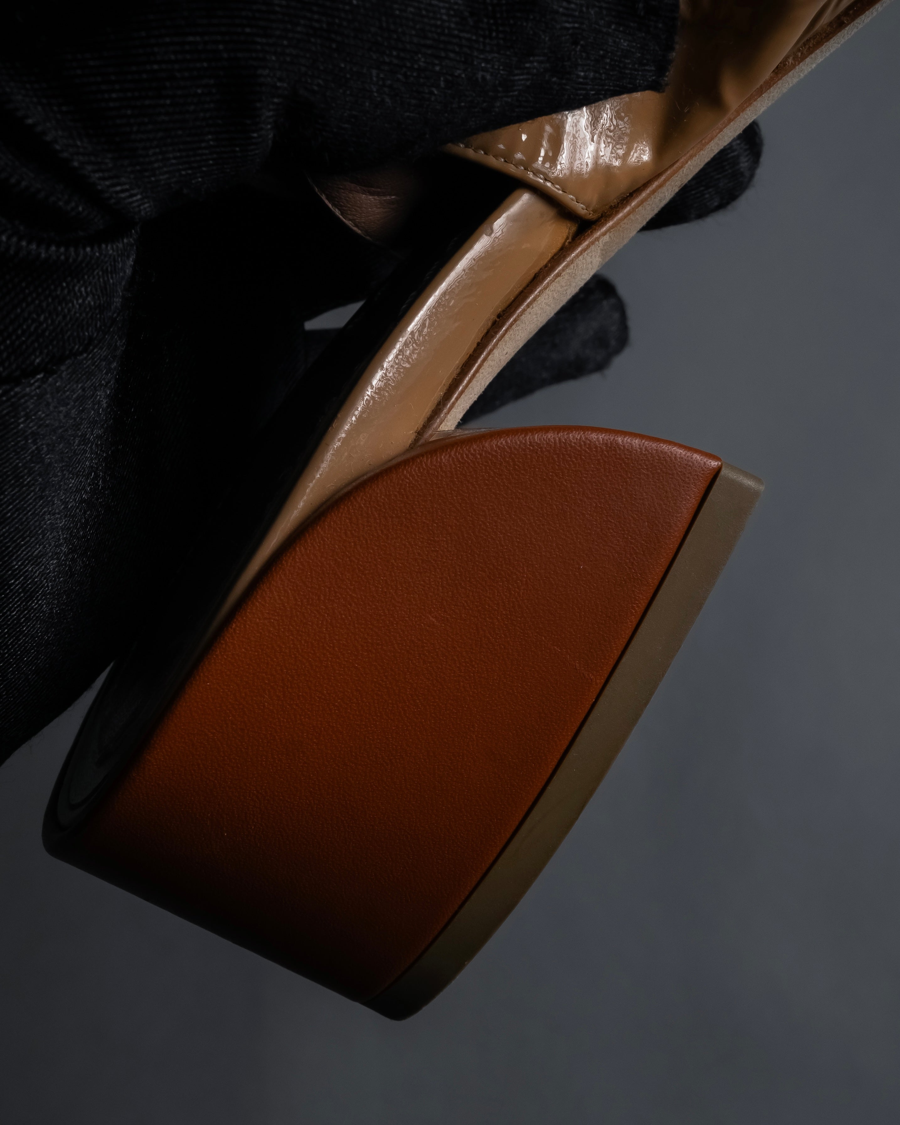 "Dior" Cutting design patent leather pointed toe pumps