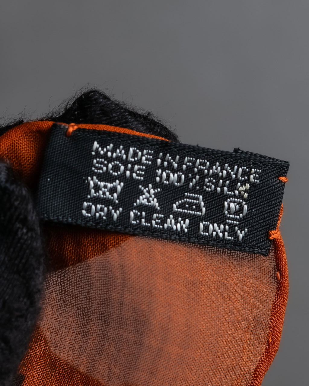 "HERMES" Logo engraved ribbon design scarf