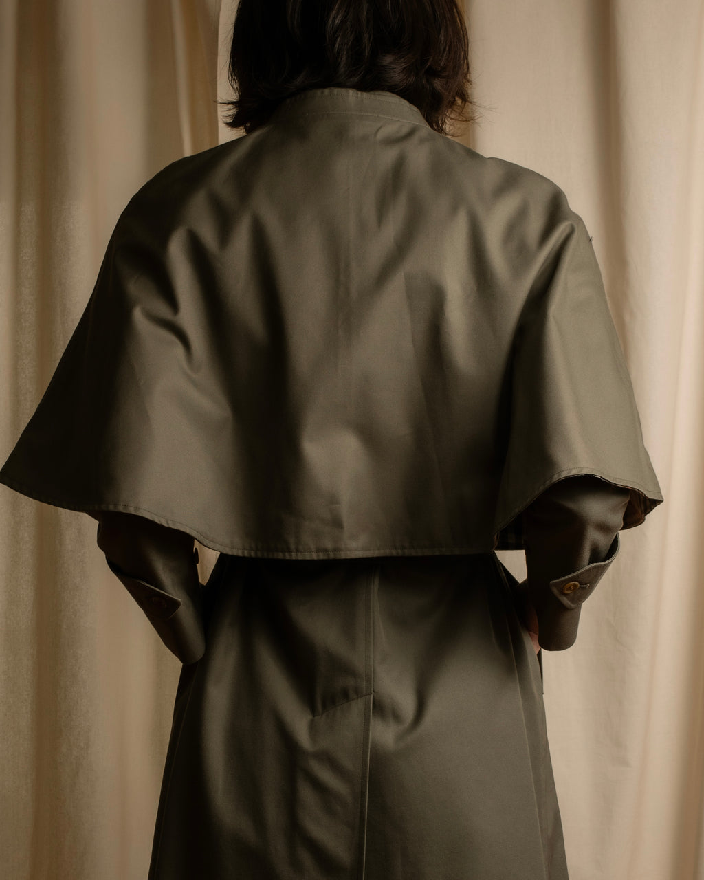 "BURBERRYS" Cape-attached design stand collar coat