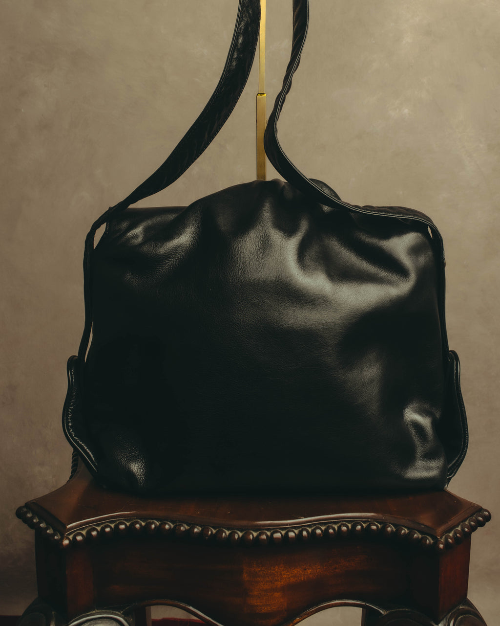 -SPECIAL- "Gucci" 80's Vintage tiger head leather draping shoulder bag with crest charm