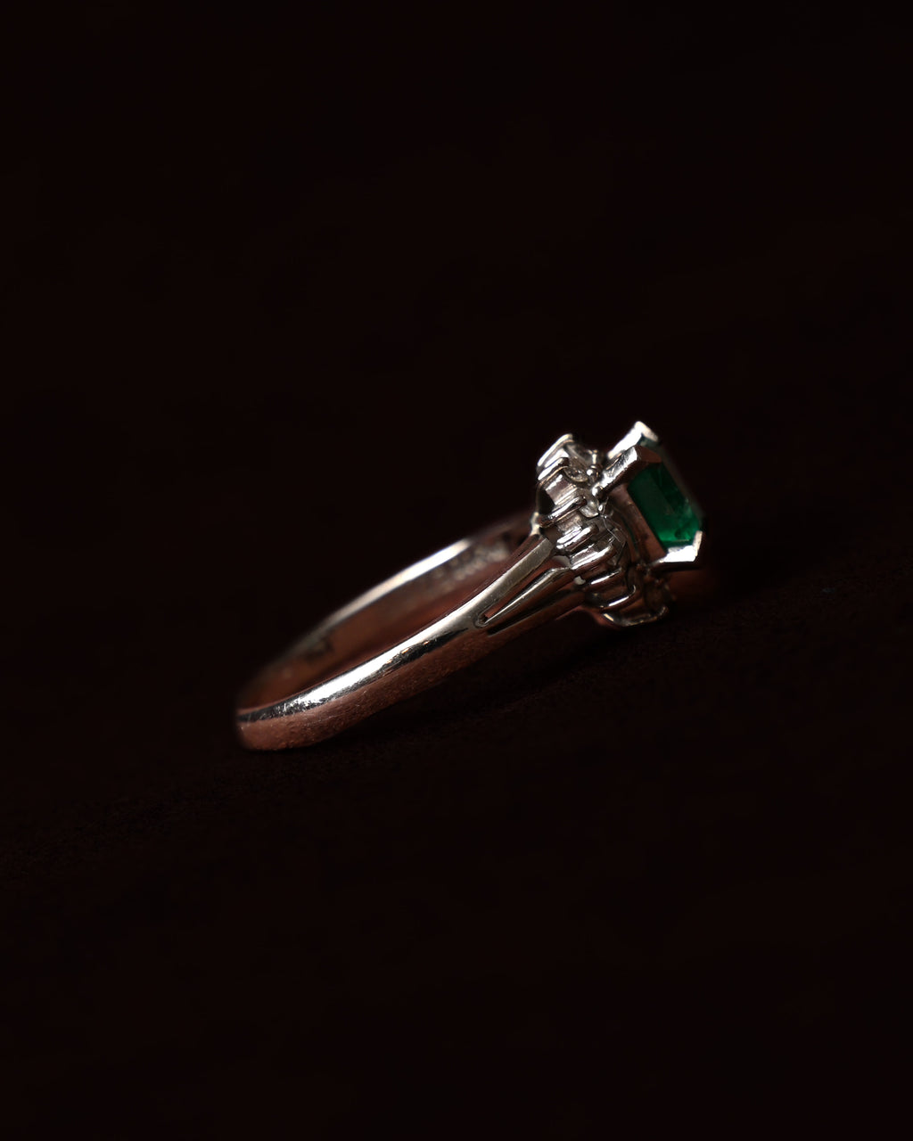 Pre-Loved/ Emerald(0.56ct) & Diamond(0.22ct) Designed Platinum Ring