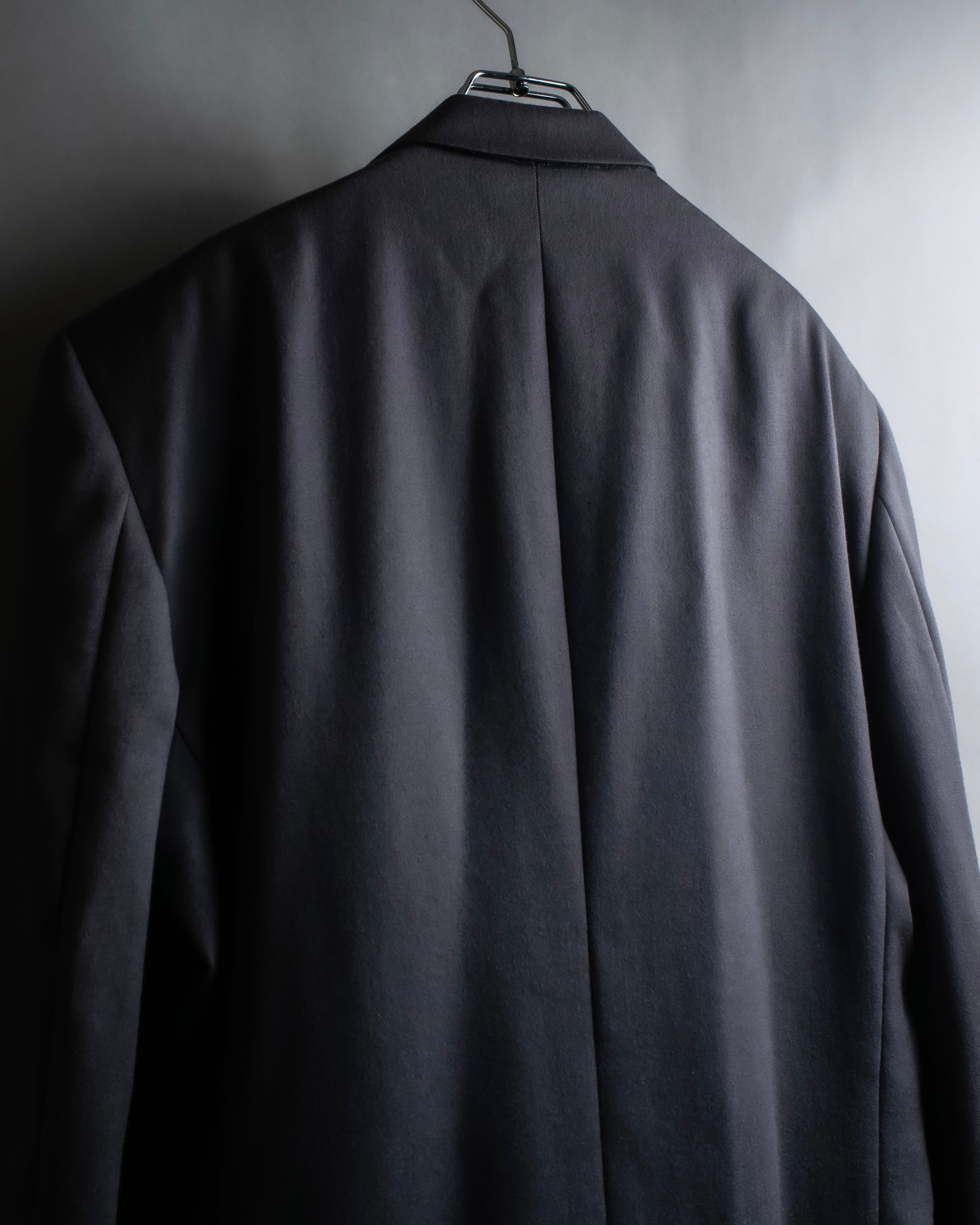 Vintage shoulder construction peak lapel tailored jacket