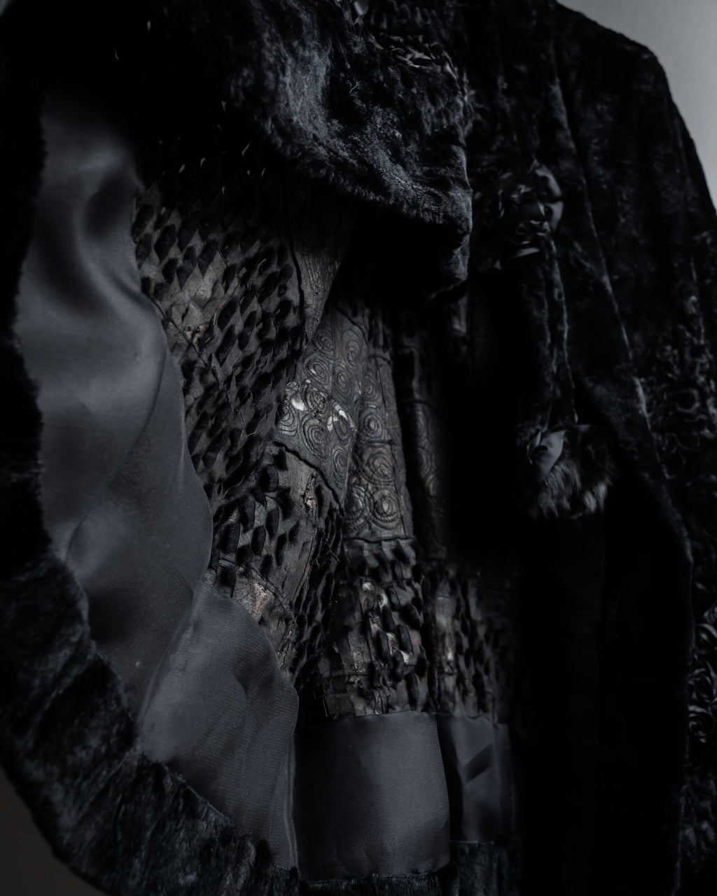 -SPECIAL- "FENDI" 90s Karl Lagerfeld-era lattice fur cape