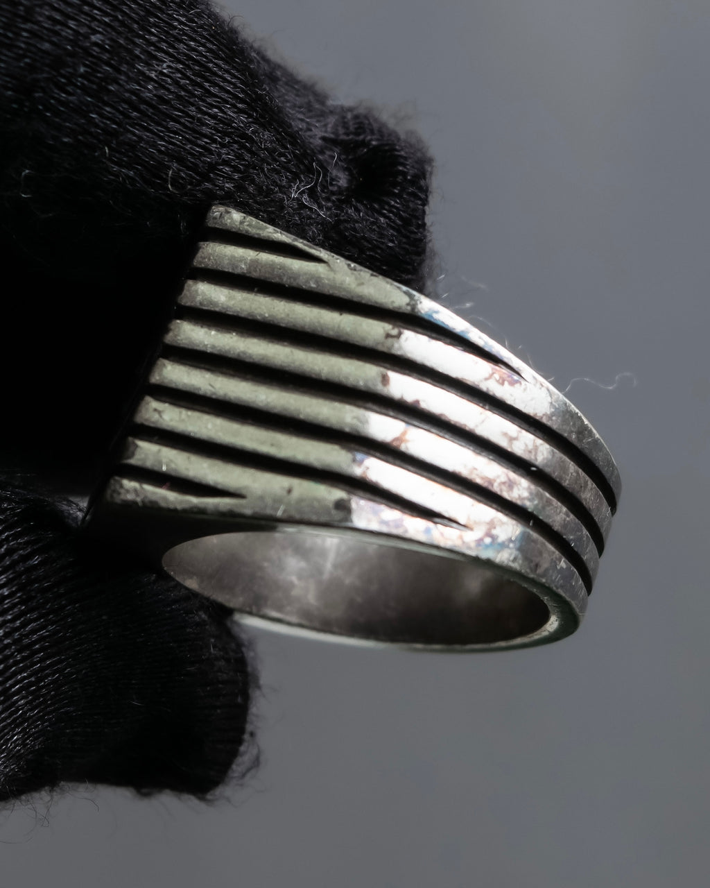 "MAISON MARGIELA" Square-shaped continuous design silver ring