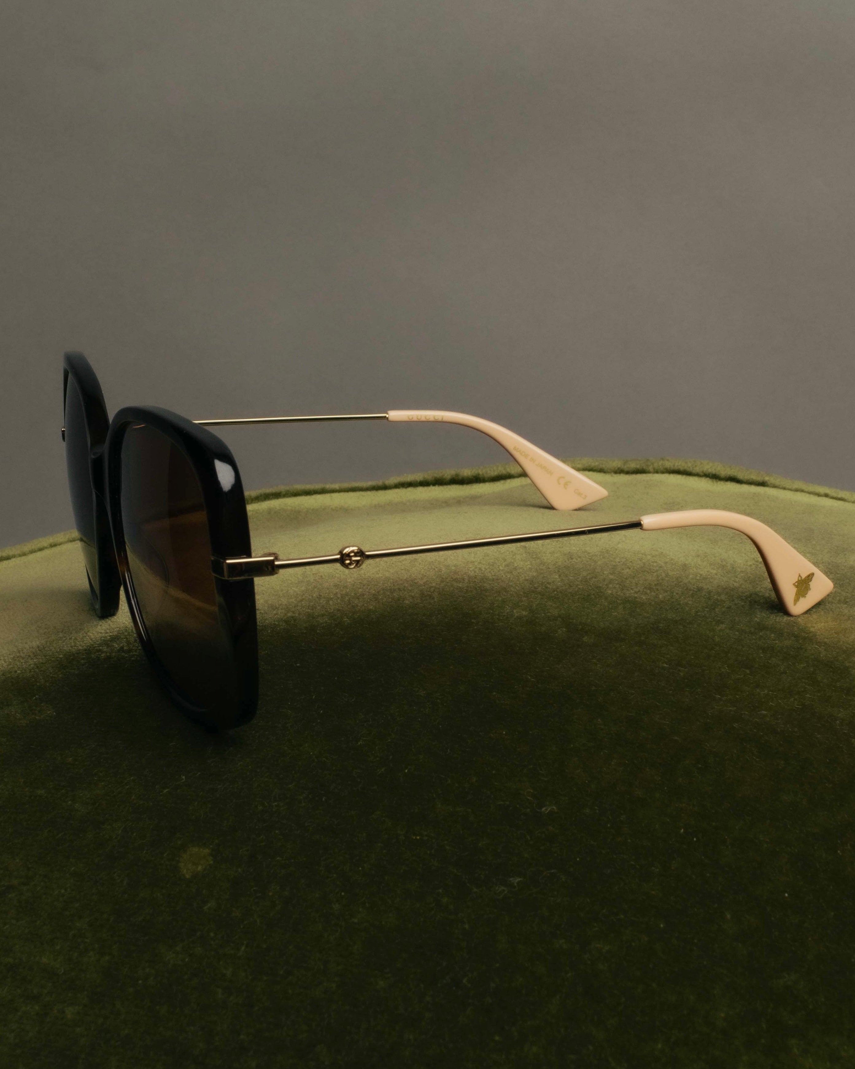 "GUCCI" 10's-20's Oversized square sunglasses