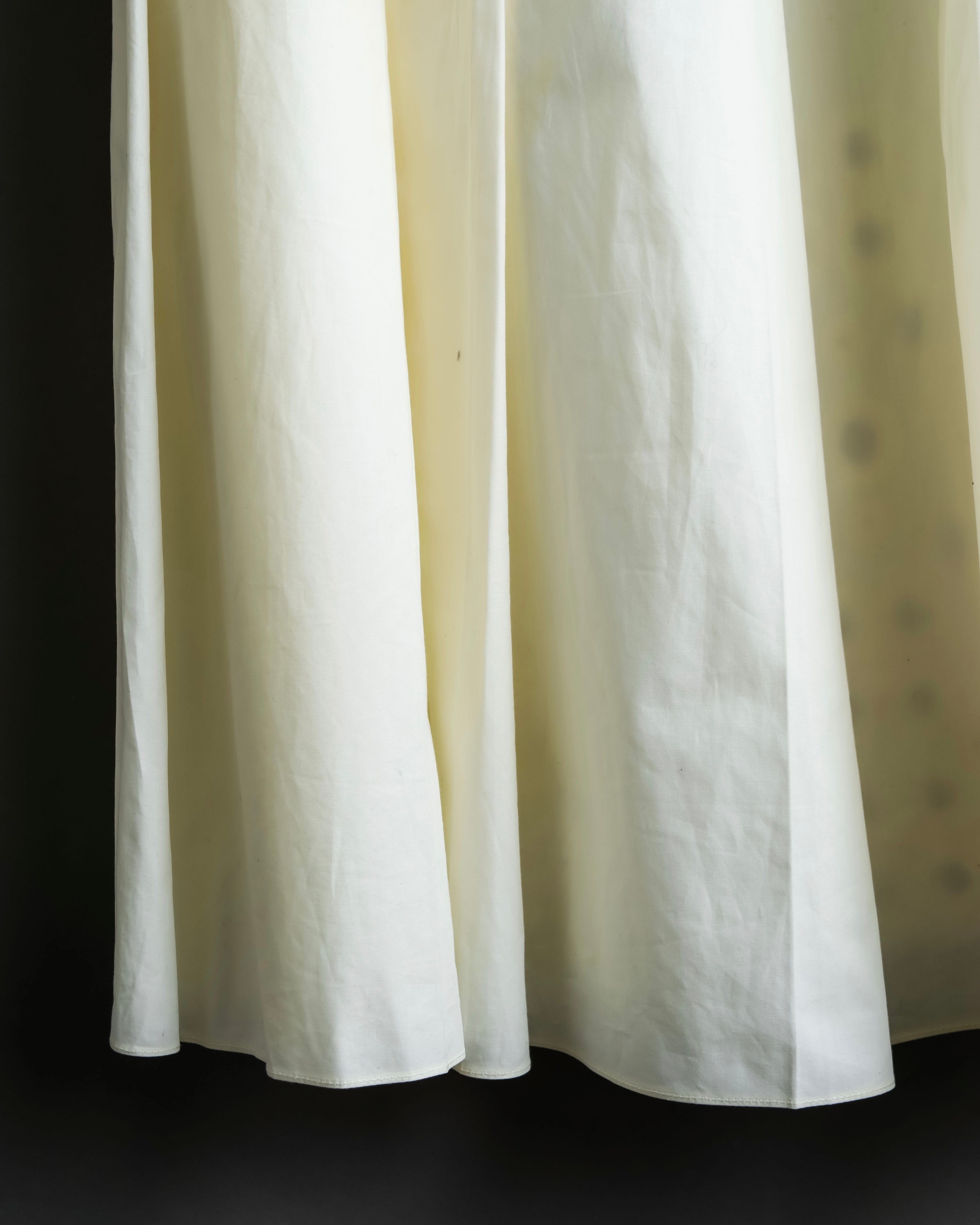 "FENDI" hole pattern and tack designed skirt