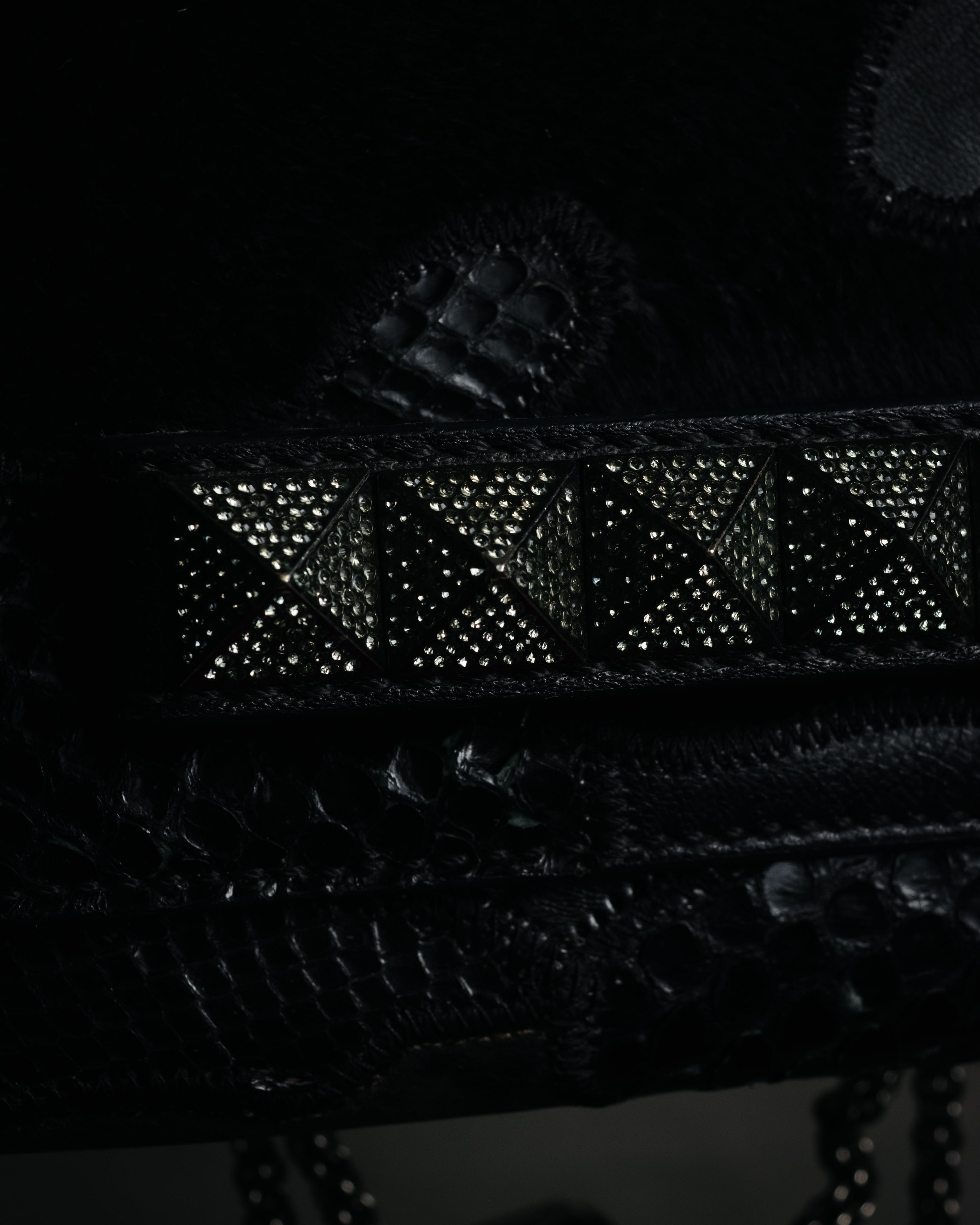 –SPECIAL– "VALENTINO GARAVANI" 2010’s Noir rockstud exotic patchwork chain bag