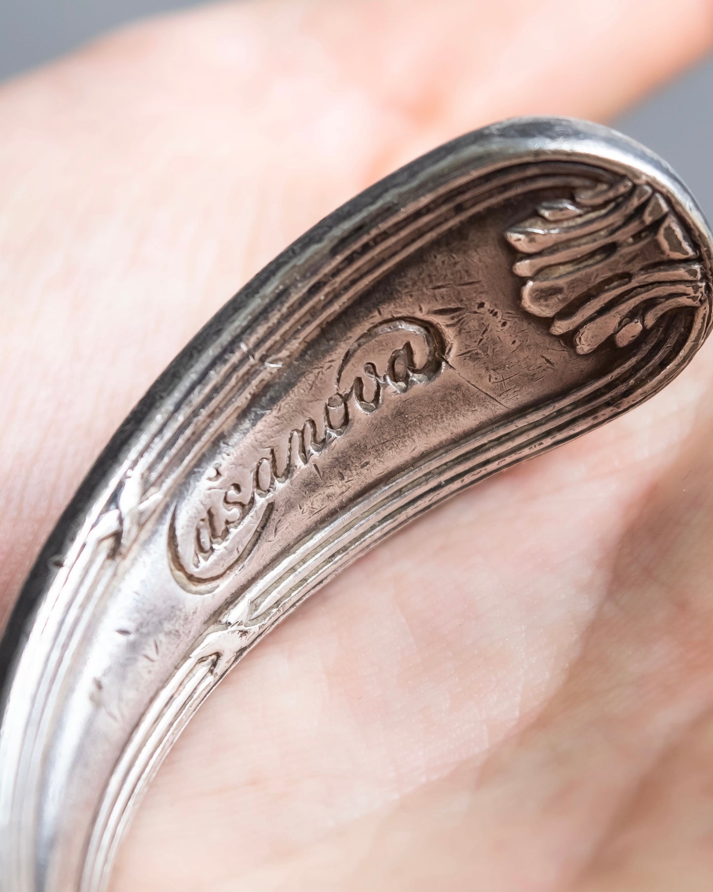 "CASAMOUA" Vintage silver folk motif bangle