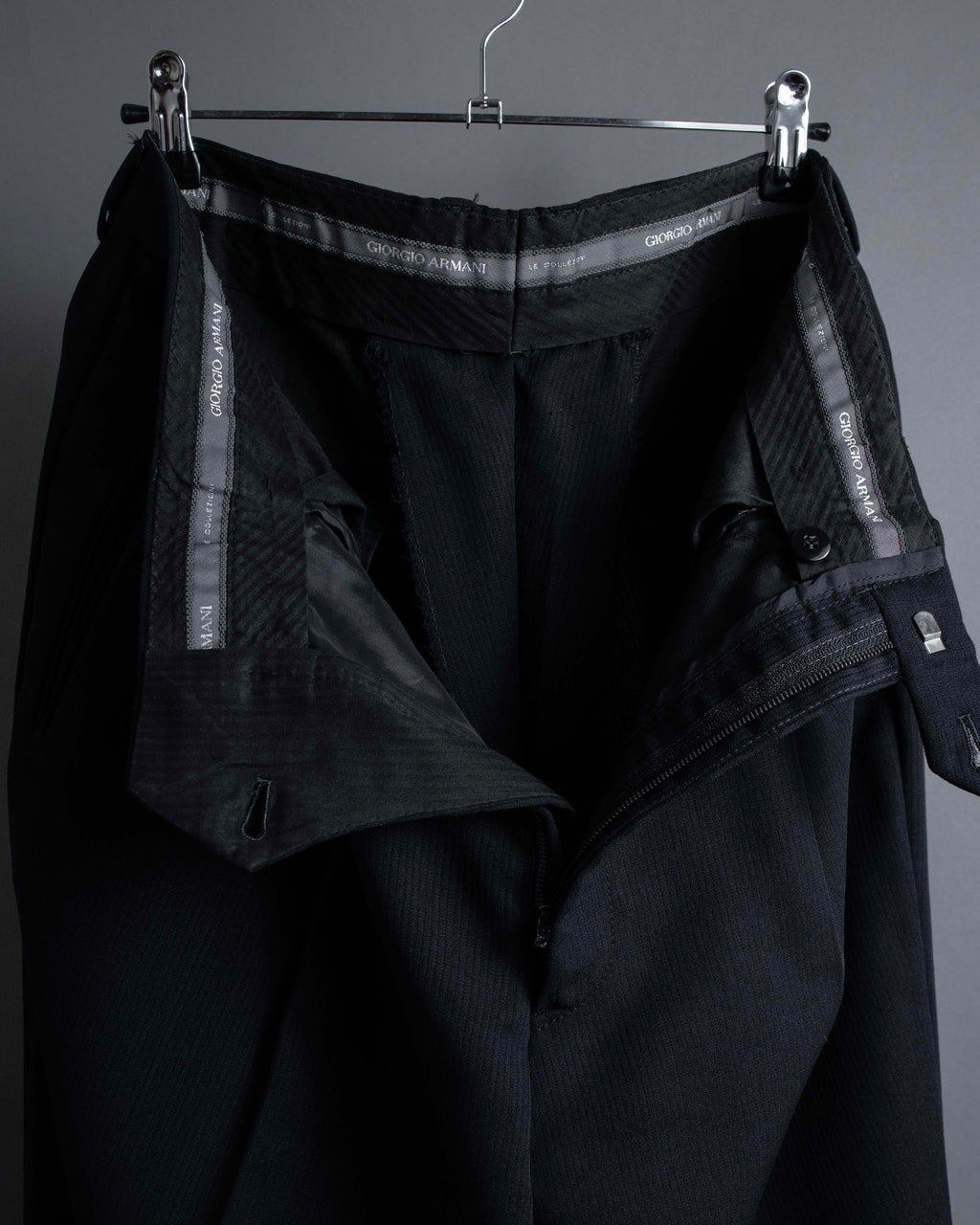 "GIORGIO ARMANI" LE COLLEZIONI line shadow stripe pattern set up