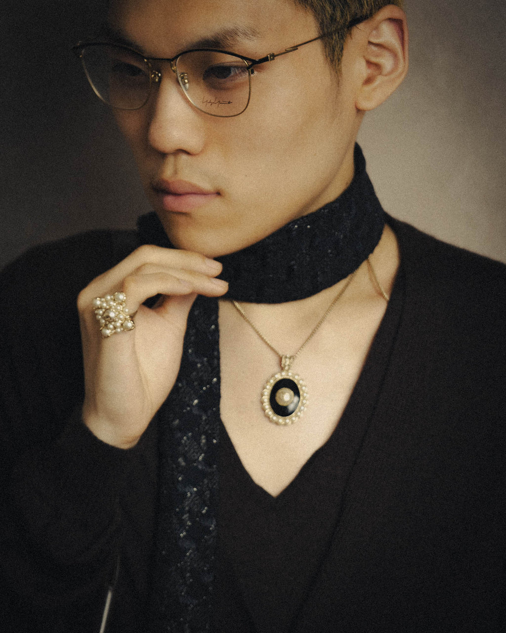 -SPECIAL- “CHANEL” 2017 Cruise Collection Pearl trimmed black pendant necklace
