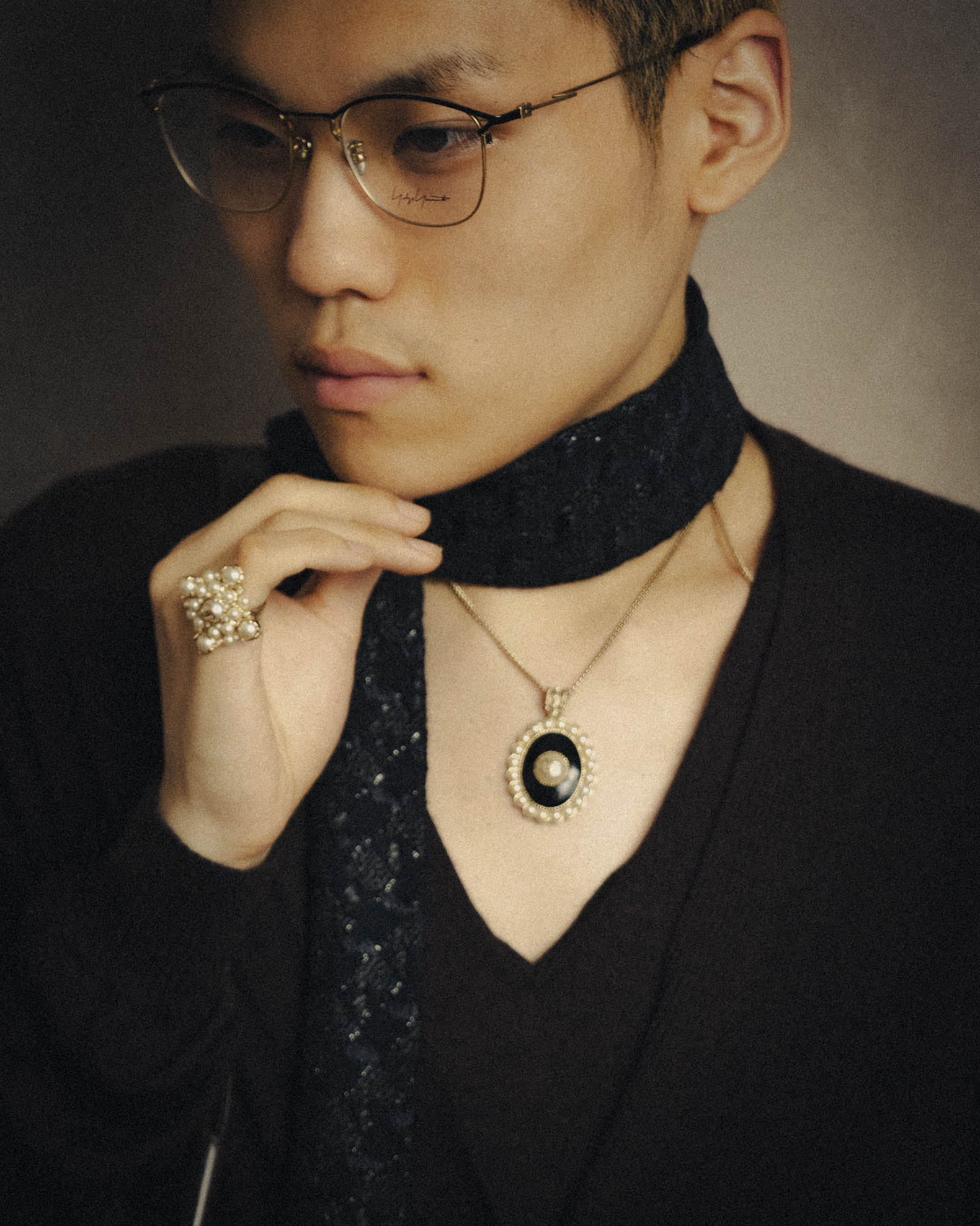-SPECIAL- “CHANEL” 2017 Cruise Collection Pearl trimmed black pendant necklace