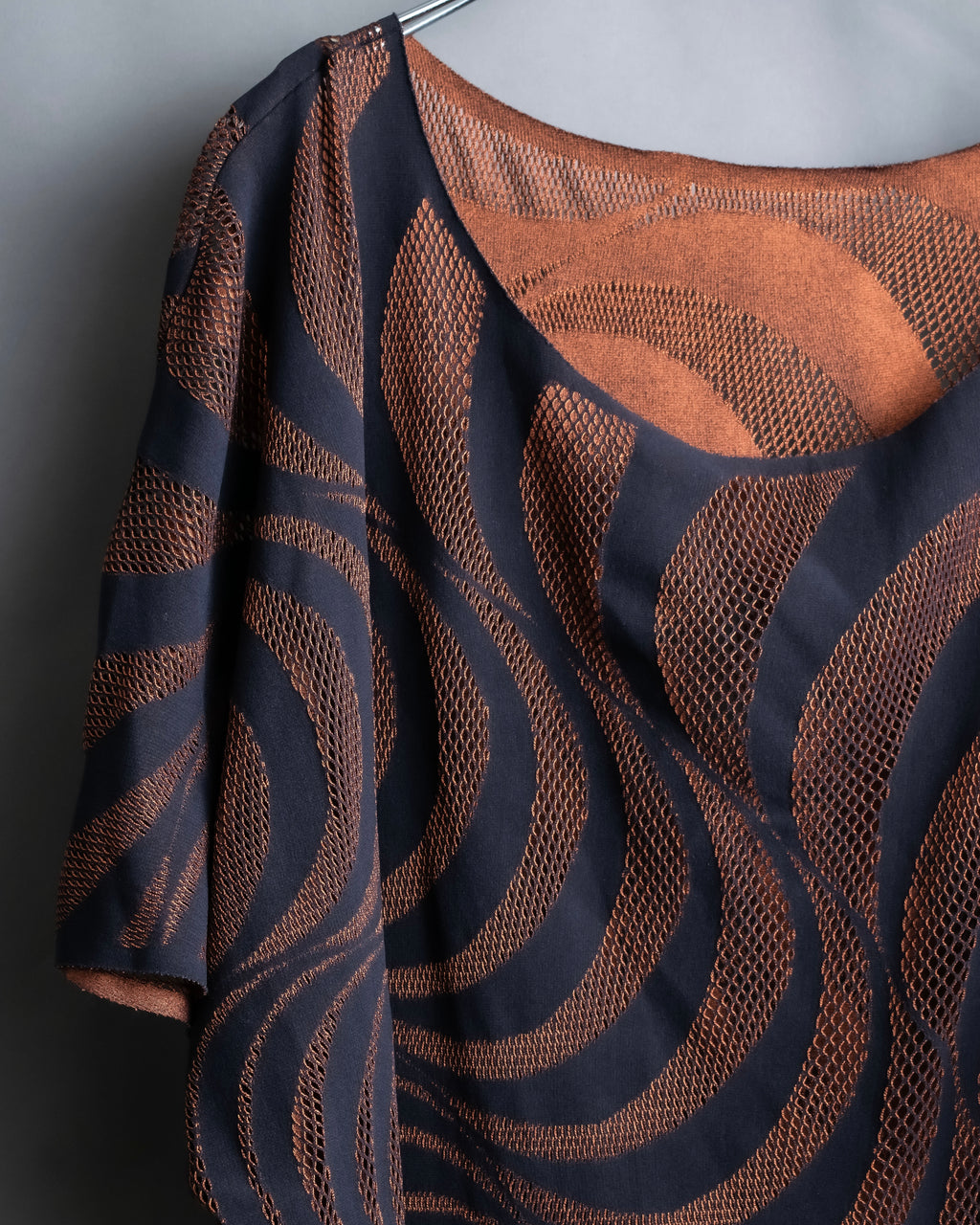 "PLEATS PLEASE ISSEY MIYAKE"
 Marble print dolman sleeve tops