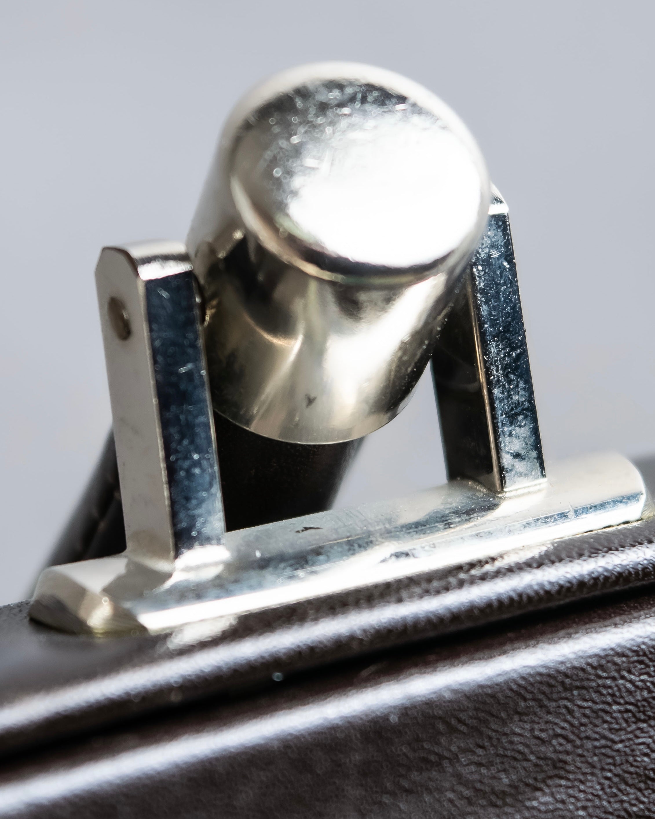 "Roberta Di Camerino"
 Velvet combination design hand bag