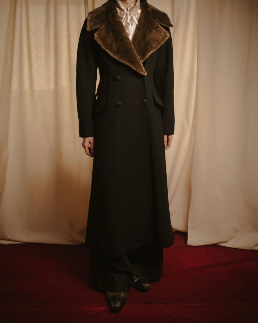 -SPECIAL- "Max Mara"
90’s Detachable fur collar virgin wool long coat