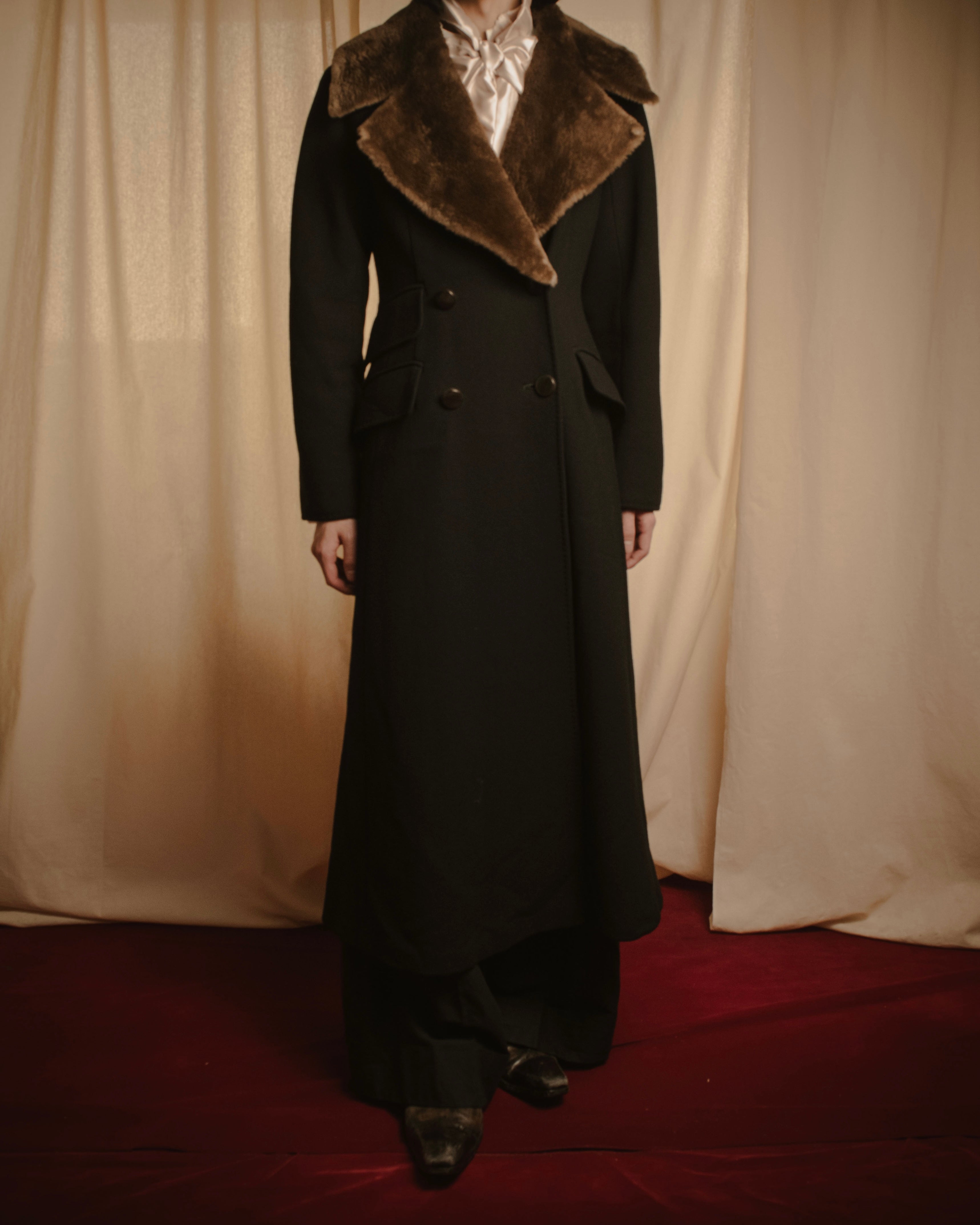 -SPECIAL- "Max Mara"
90’s Detachable fur collar virgin wool long coat