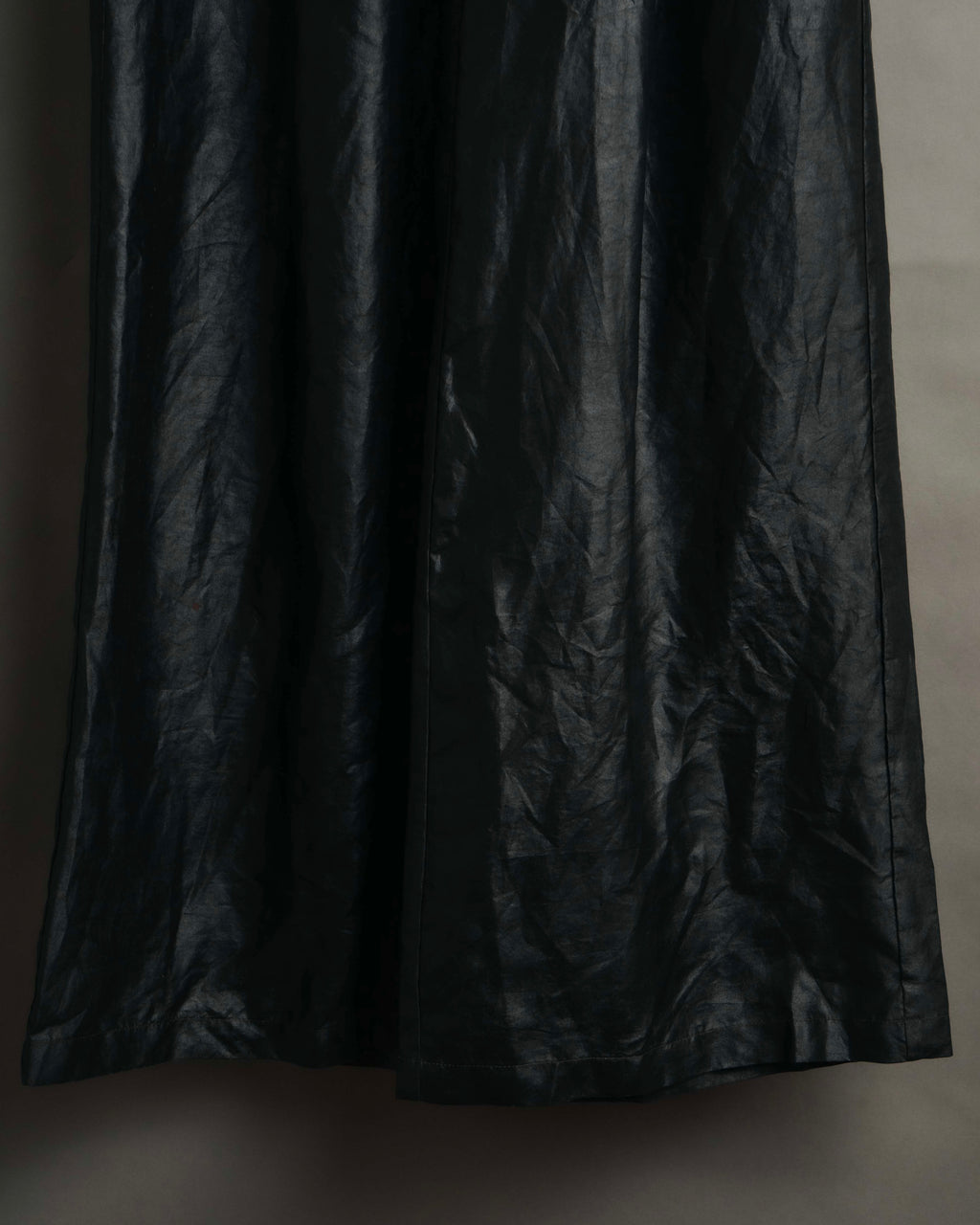 -MOOD Vintage Collections-
90’s-00’s Shiny textured wide leg trousers