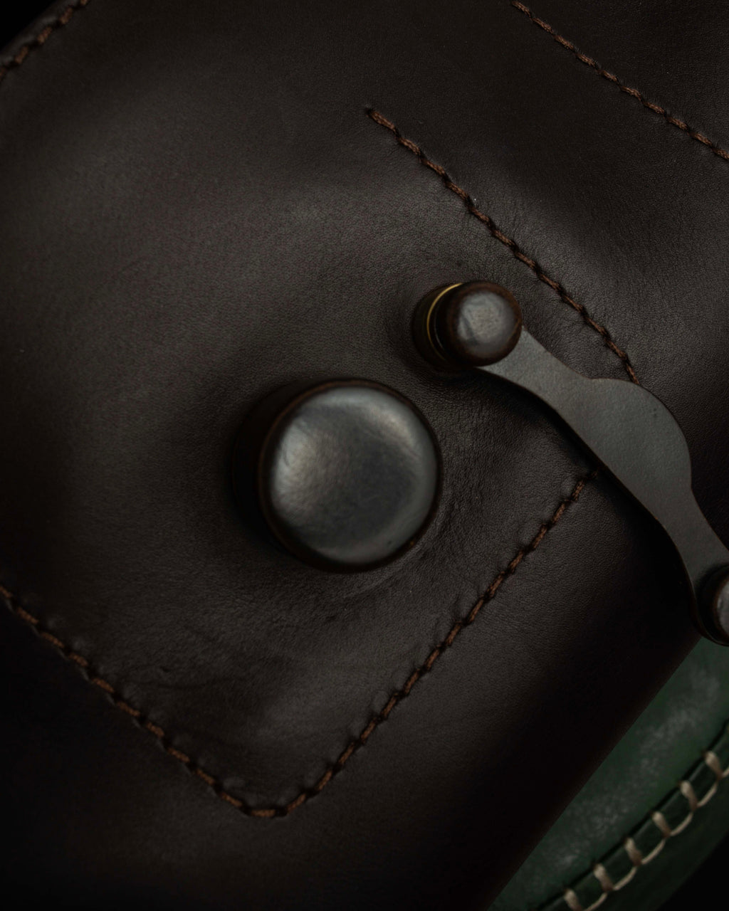 "Salvatore Ferragamo" Swivel crisp closure design leather one-handle bag