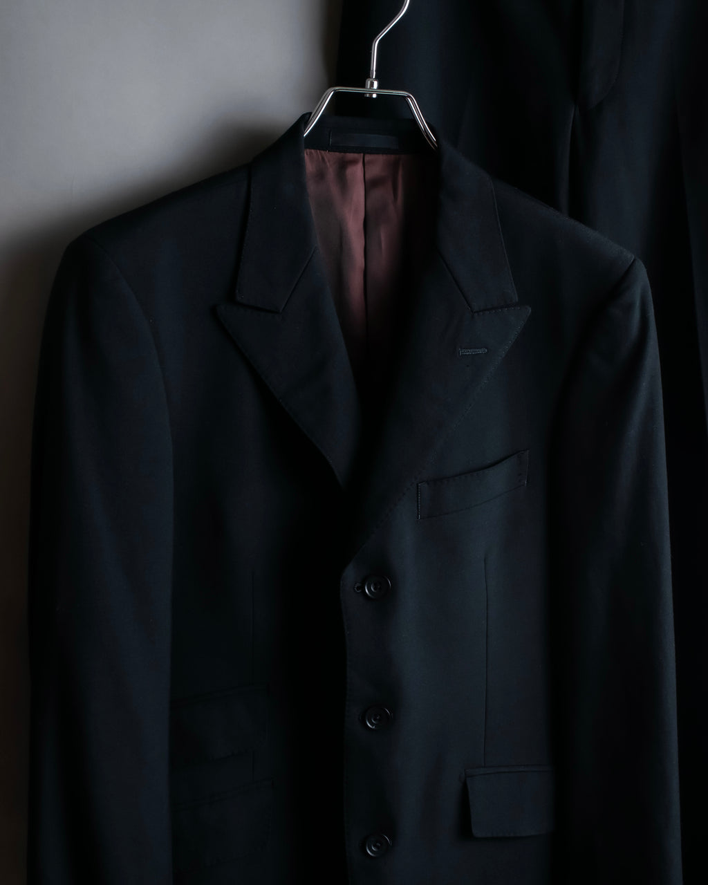 "Burberrys" Peaked lapel designed single 3B tailored jacket setup