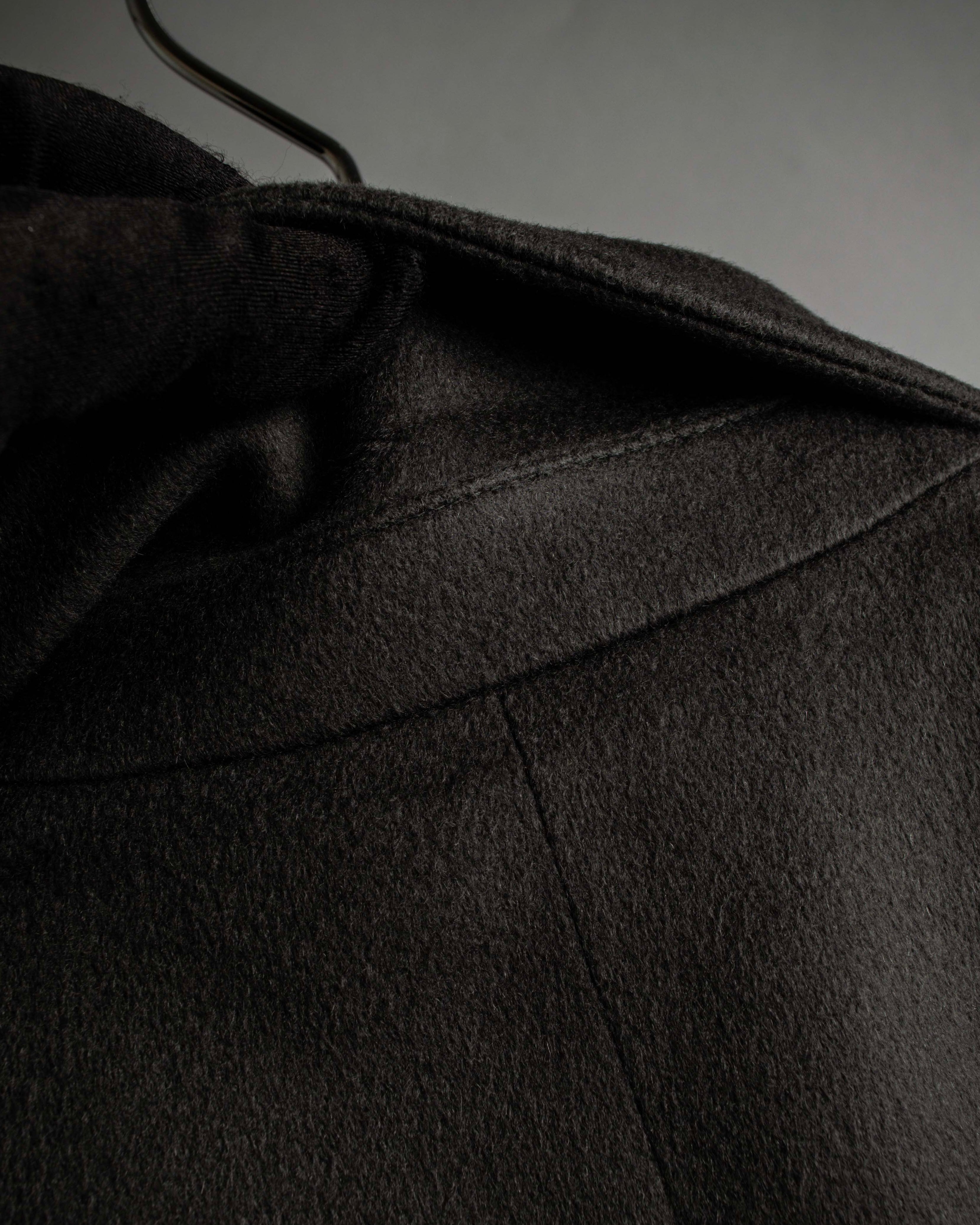 "ARMANI COLLEZIONI" Sharp peak lapel 100% cashmere tailored jacket