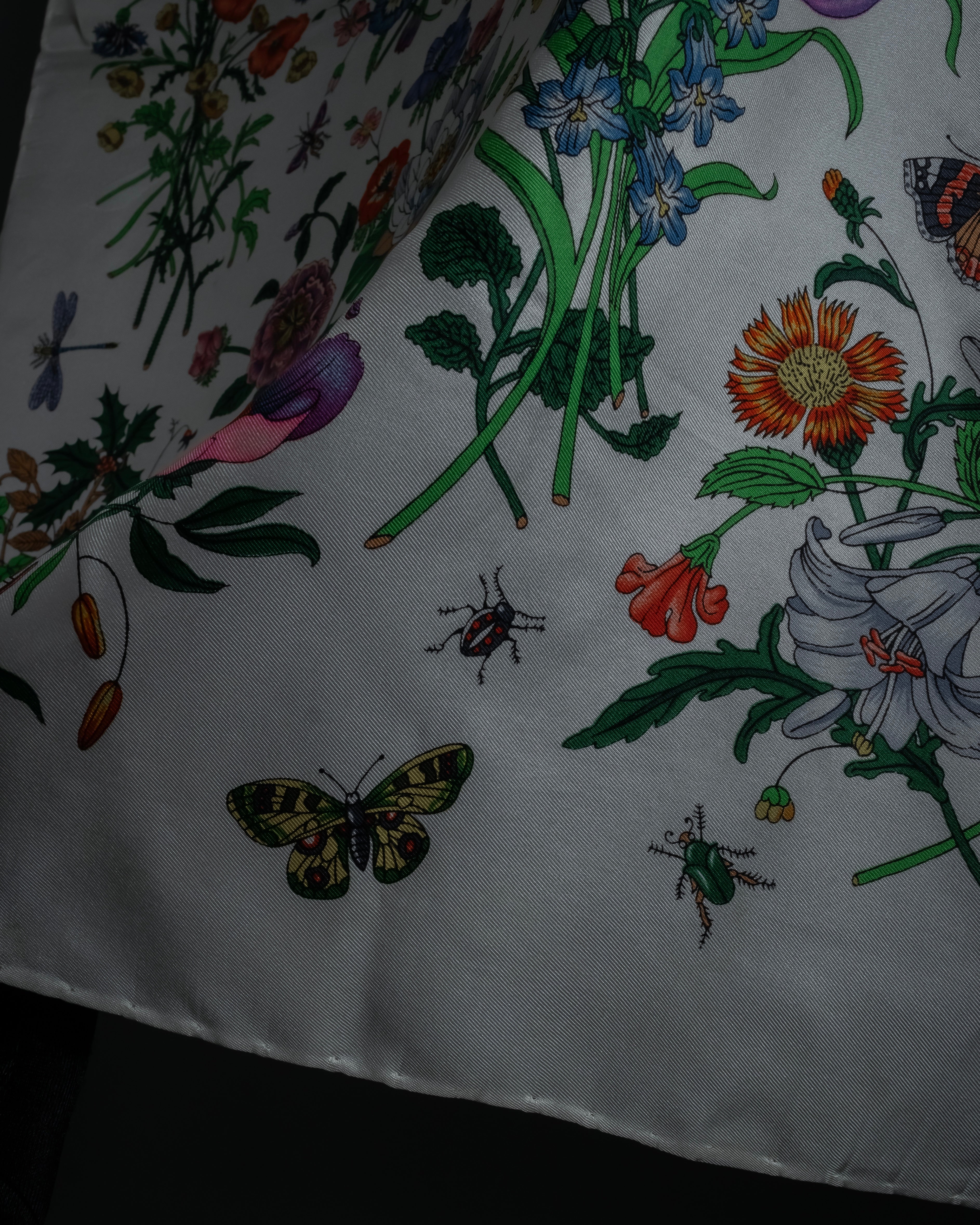 "GUCCI" 80's Flora motif vintage silk scarf