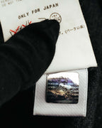 「ONLY FOR JAPAN」表記を含む品質表示タグと、DOLCE & GABBANA表記のセキュリティーホログラムを写した内側のタグカット。