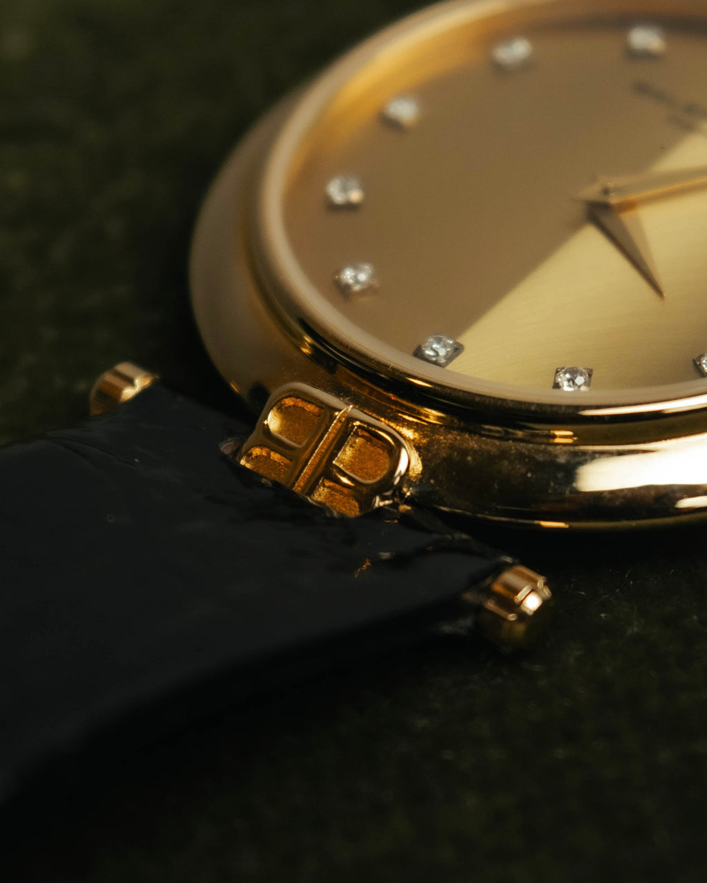 -SPECIAL- “Balenciaga” 80’s-90’s Gold tone round watch