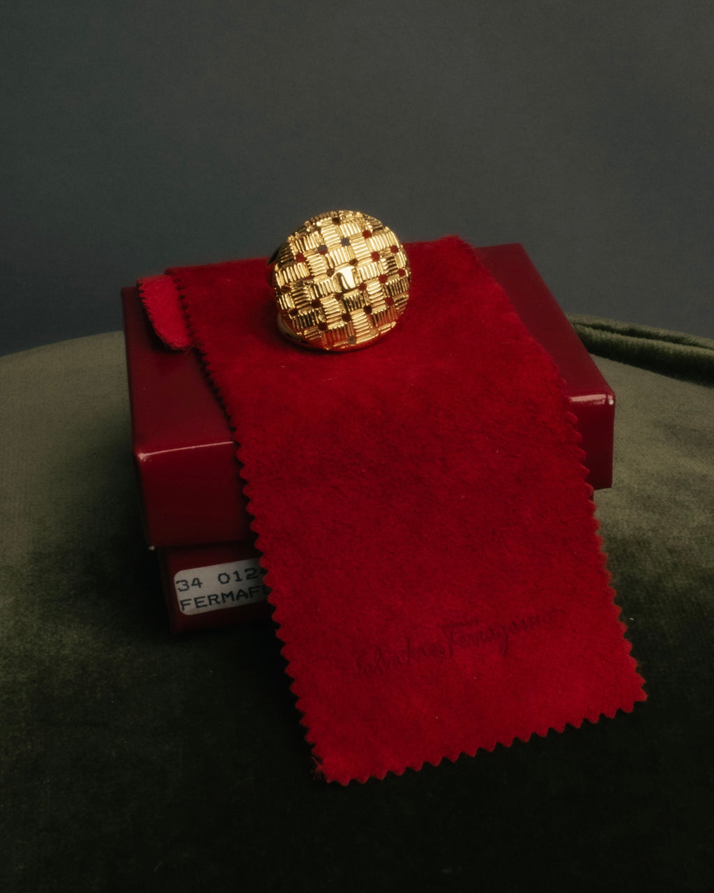 “Salvatore Ferragamo” 90’s-00’s Intrecciato motif scarf ring
