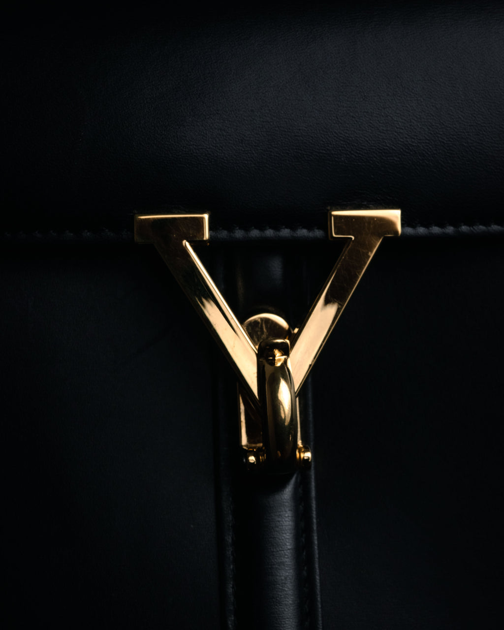 “VALENTINO GARAVANI” 80’s-90’s V clasp top handle bag