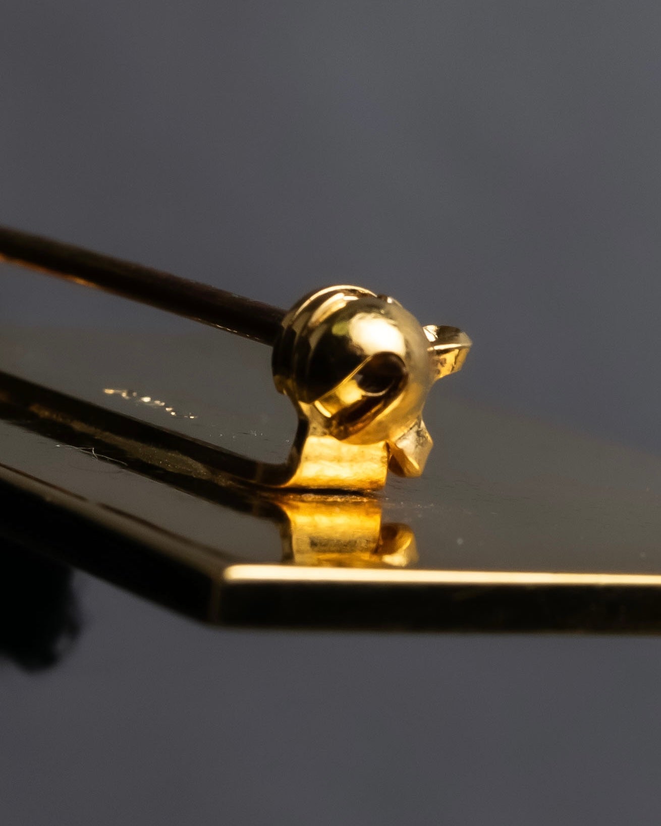 "CHANEL" Logo engraved gold plate brooch