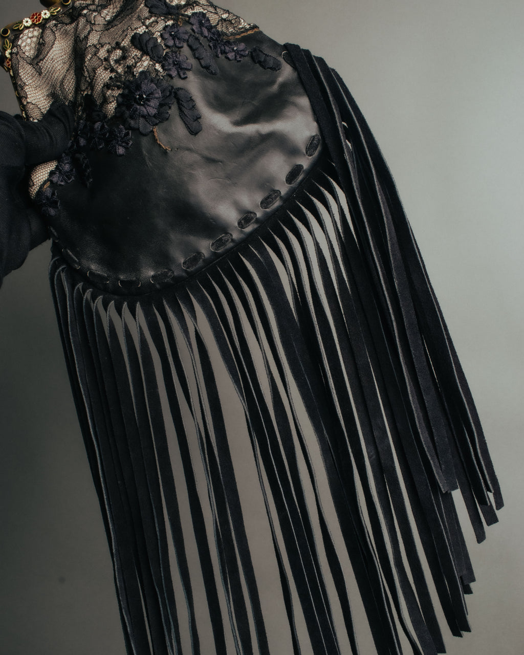-SPECIAL- “VALENTINO GARAVANI” 2014-2016 lace embellished fringe frame bag