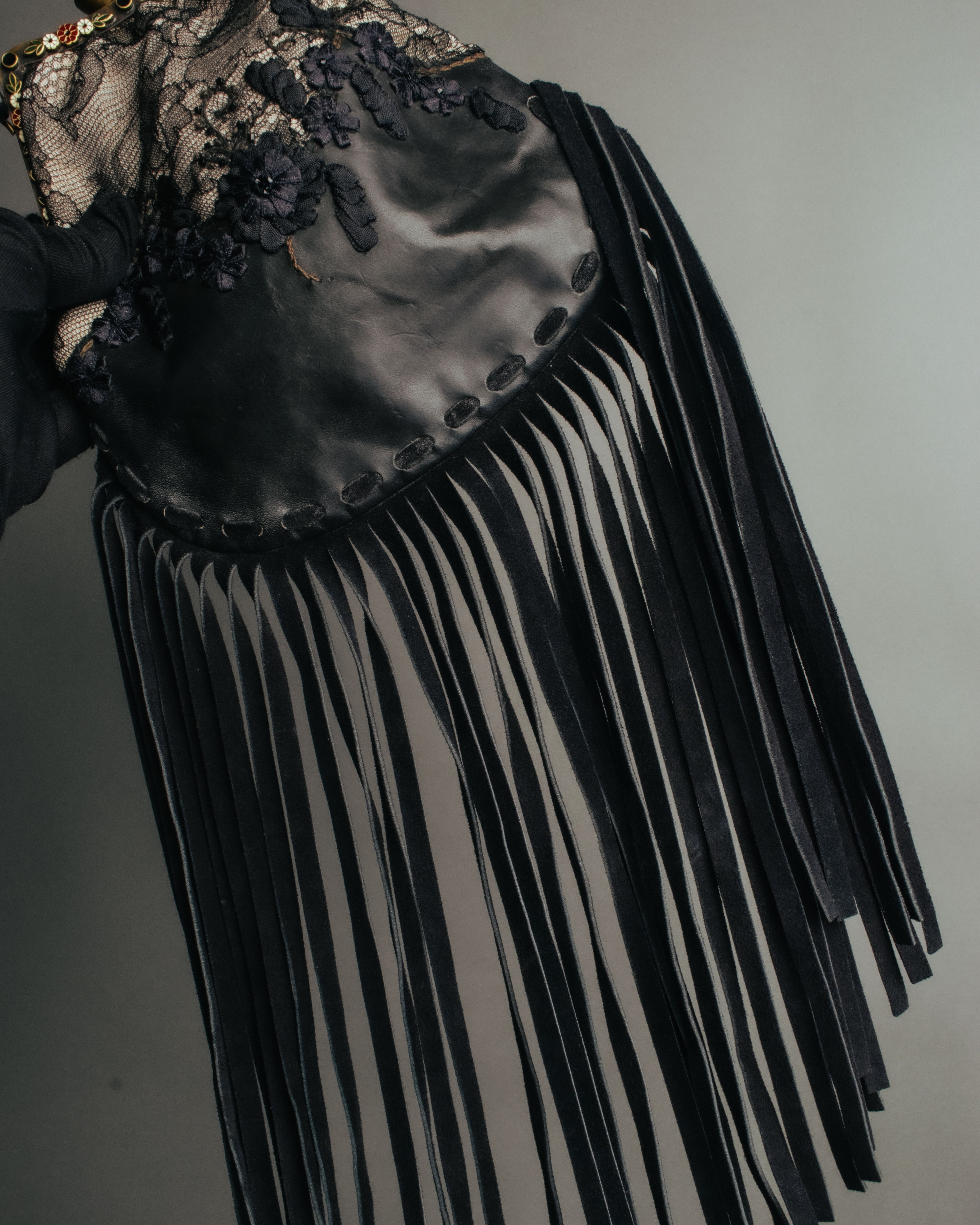 -SPECIAL- “VALENTINO GARAVANI” 2014-2016 lace embellished fringe frame bag