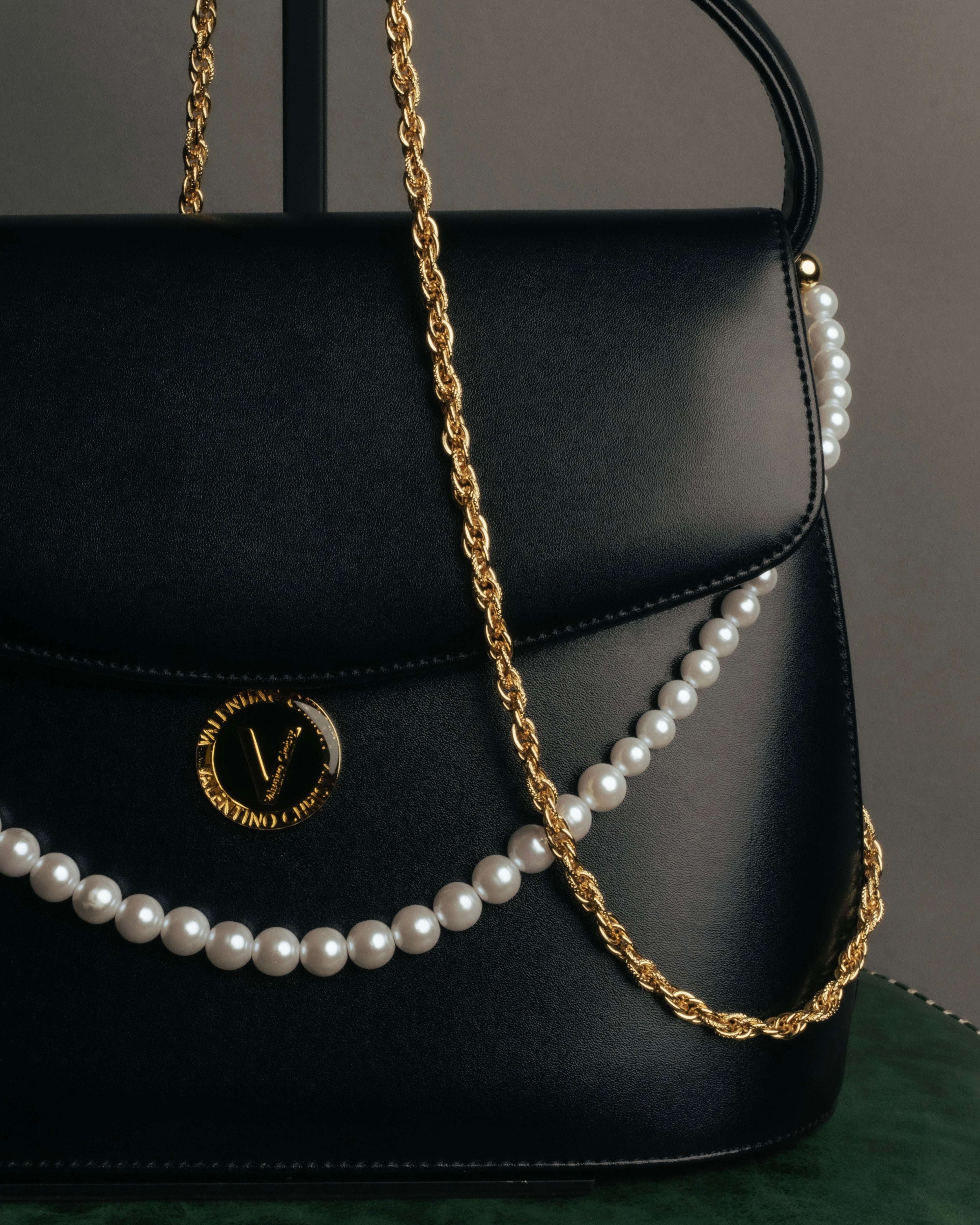 “VALENTINO CHRISTY” 80’s-90’s Pearl chain formal handbag